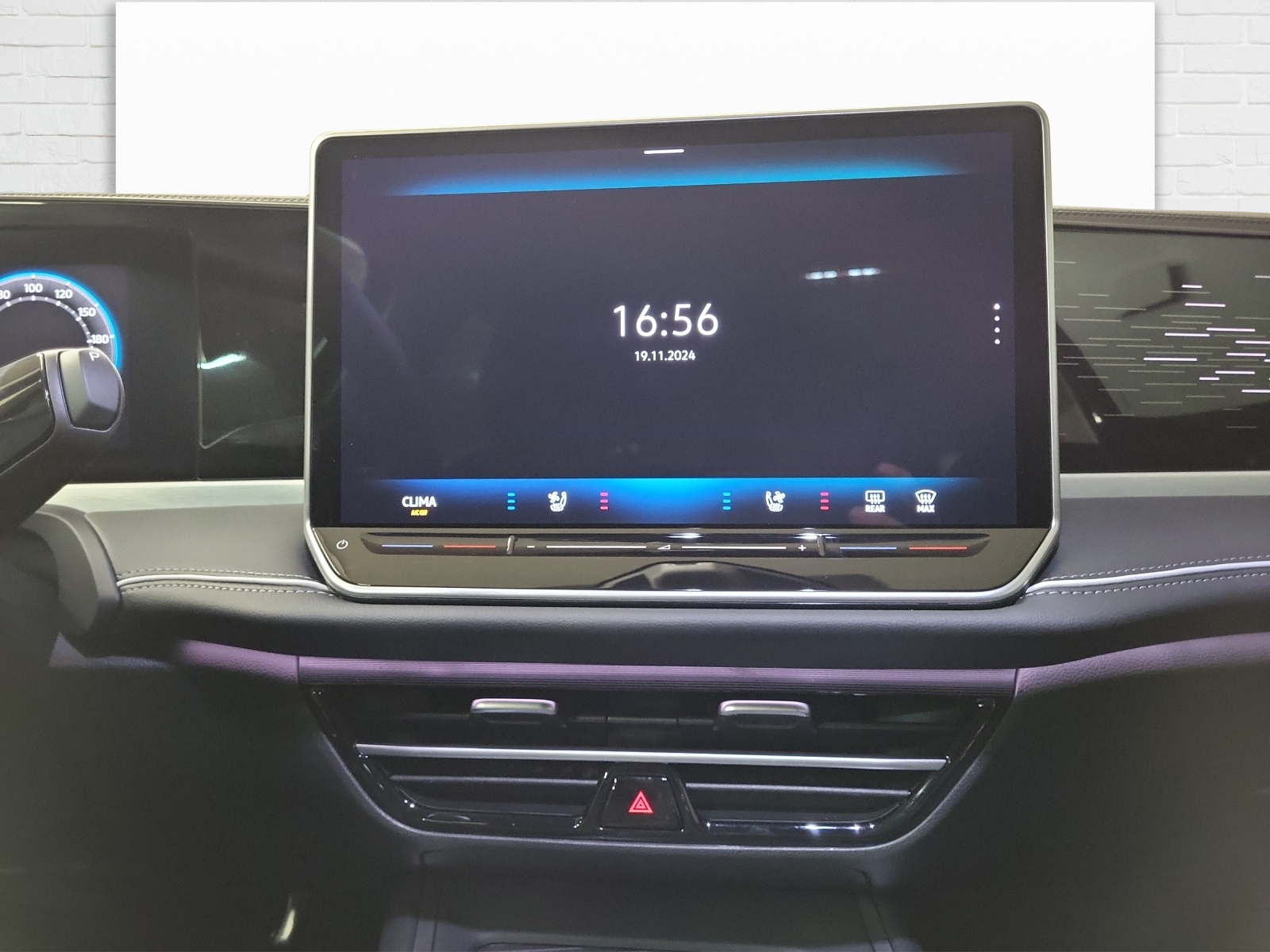 VW Passat Variant 2.0 TDI Business DSG-image-8