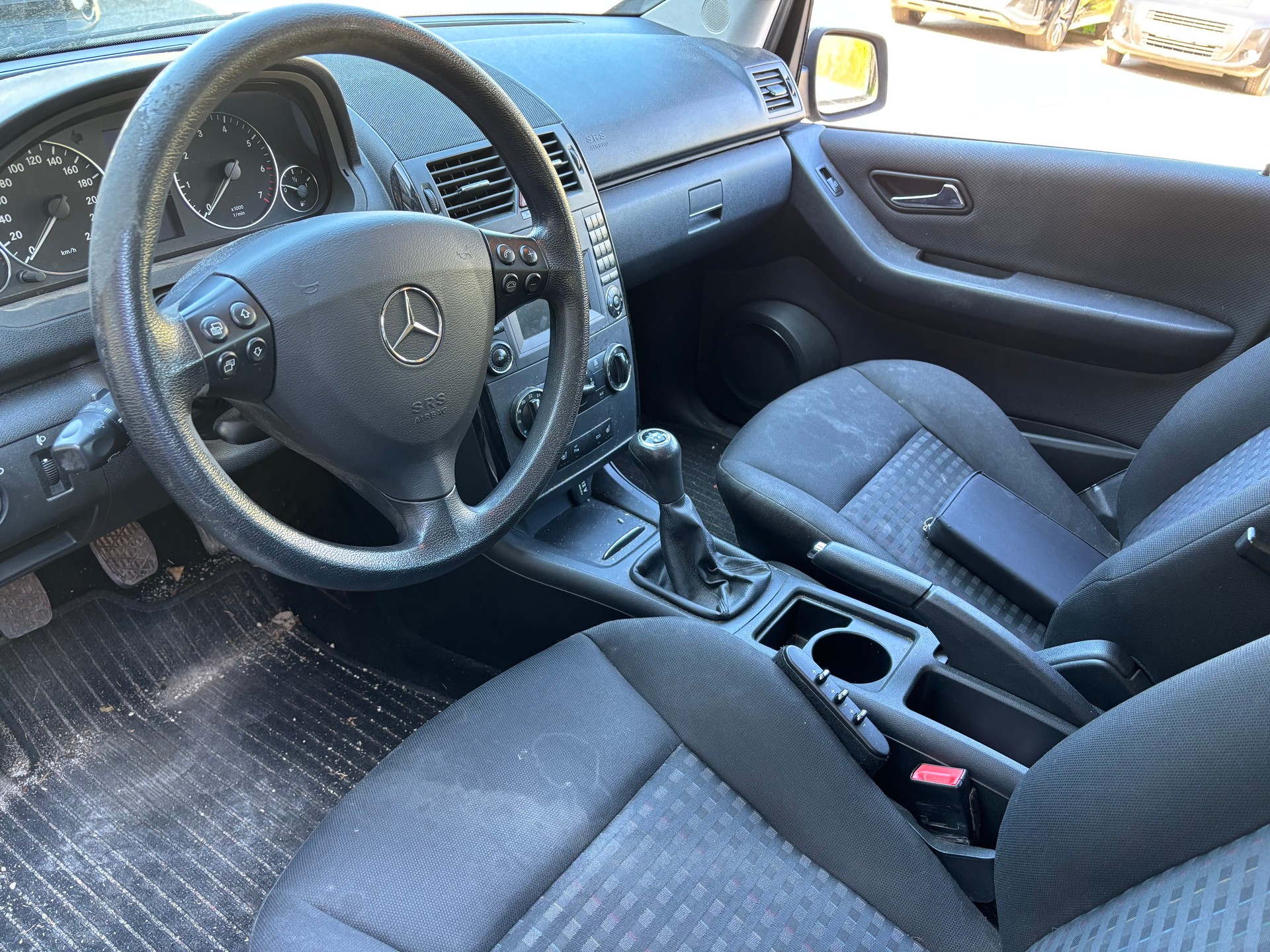 MERCEDES-BENZ A 170-image-9
