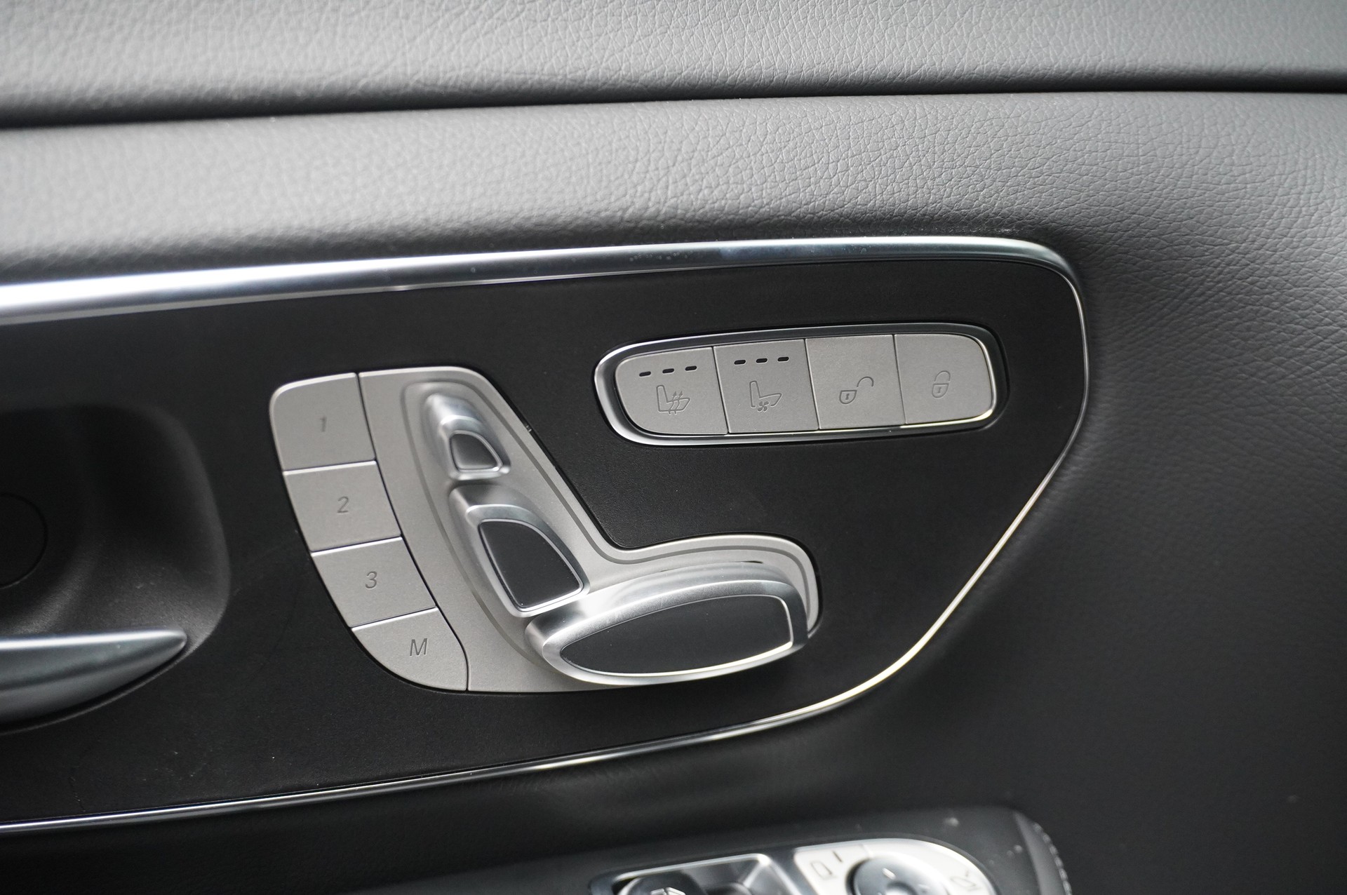 MERCEDES-BENZ V 300 d Exclusive L 4M-image-5