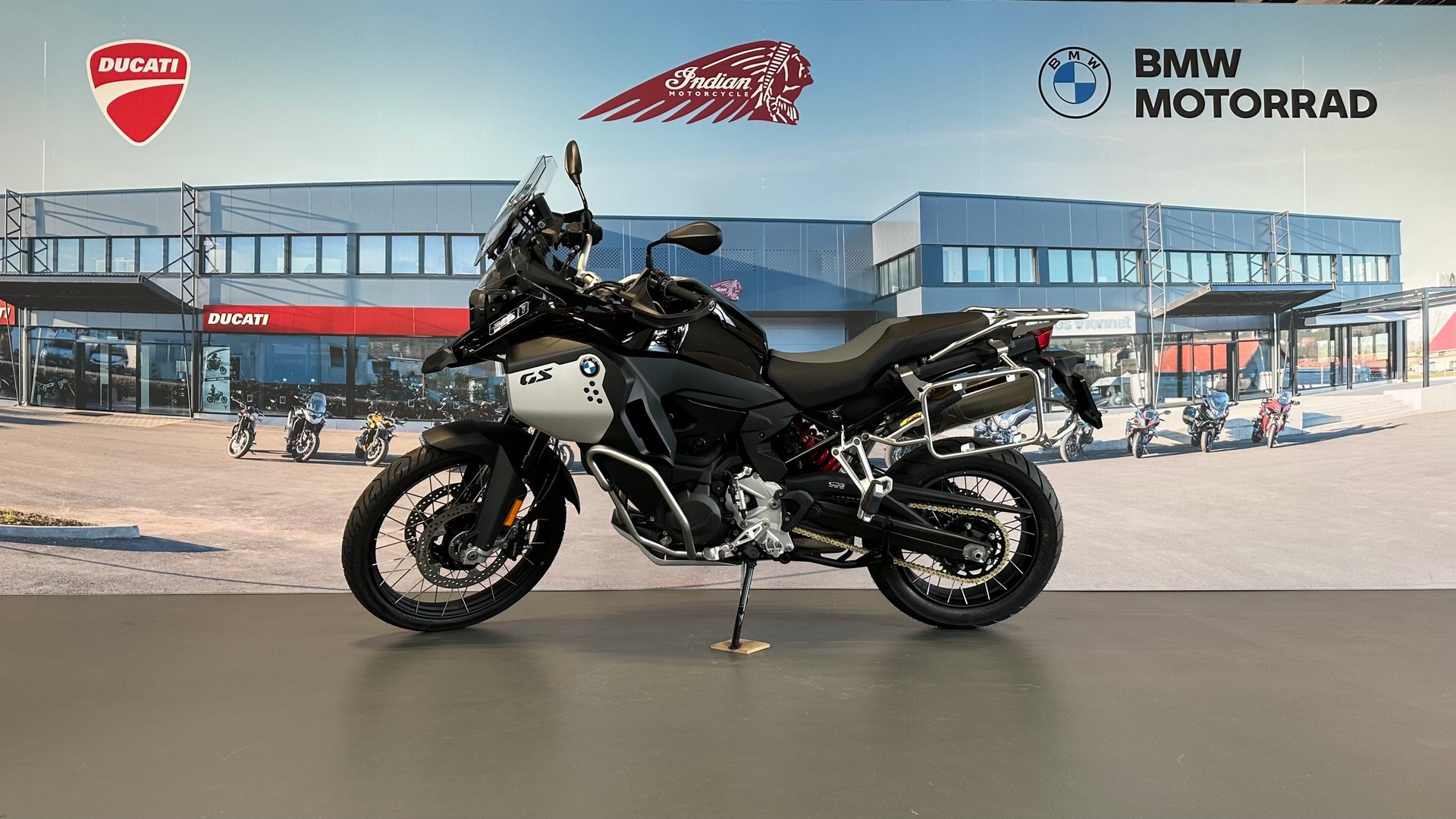 BMW F 900 GS Adventure-showroom-element-3