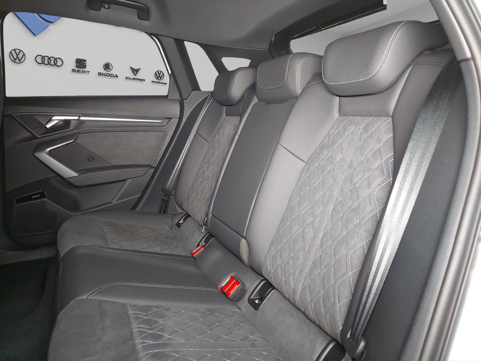 AUDI S3 Sportback TFSI quattro S-tronic-image-8