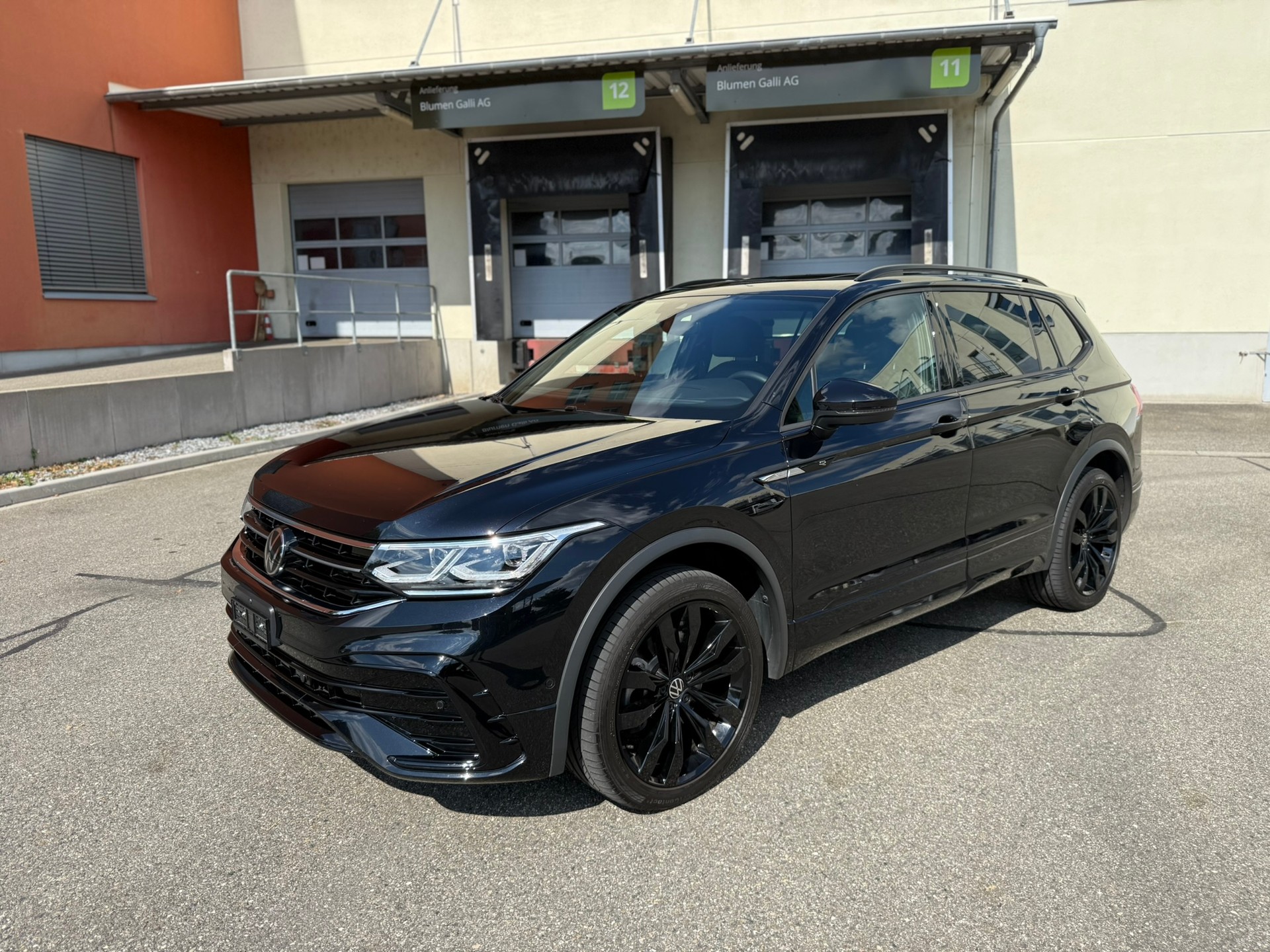 VW Tiguan Allspace 2.0 TDI SCR R-Line 4- Motion DSG-image-0