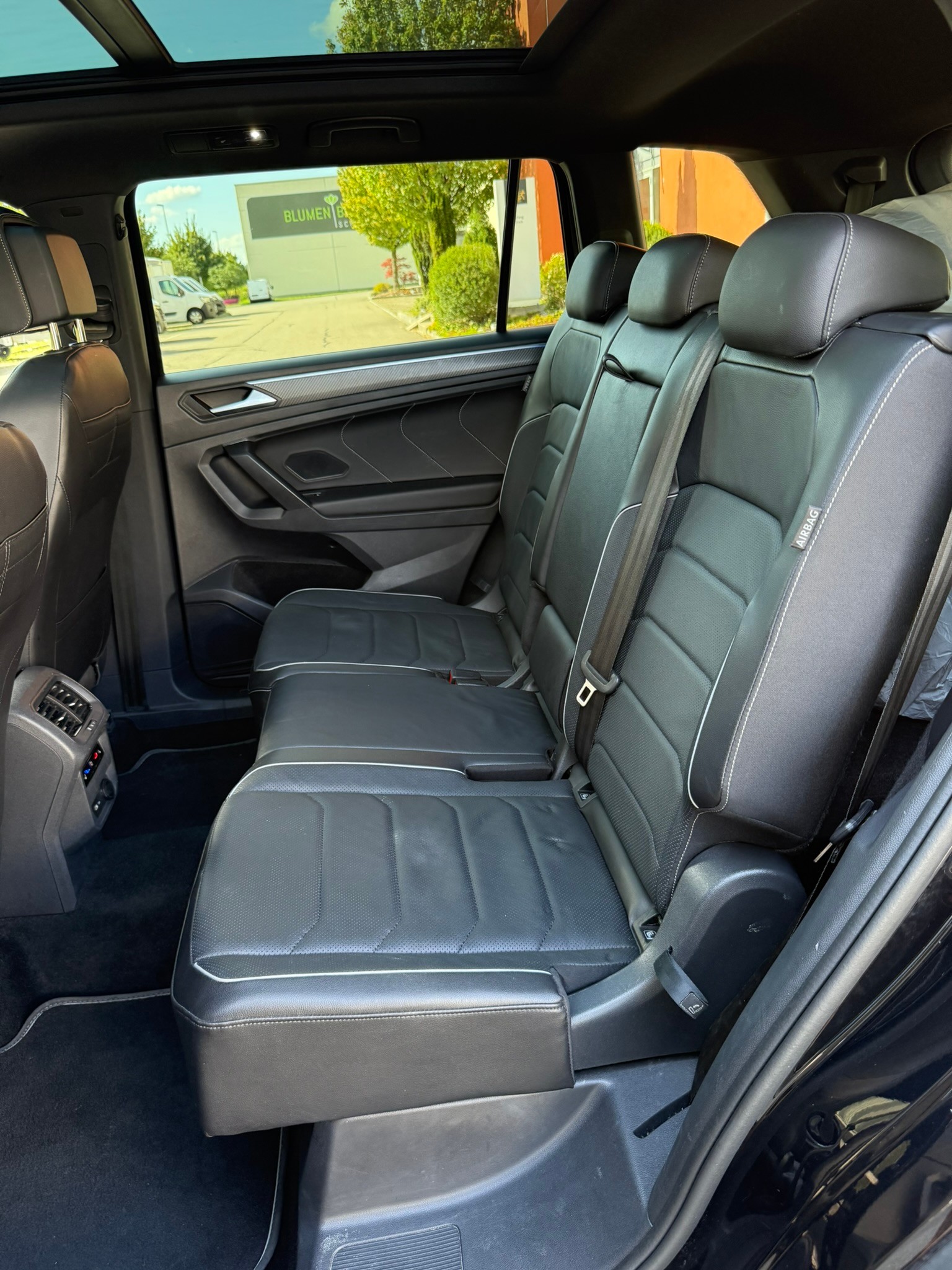 VW Tiguan Allspace 2.0 TDI SCR R-Line 4- Motion DSG-image-5