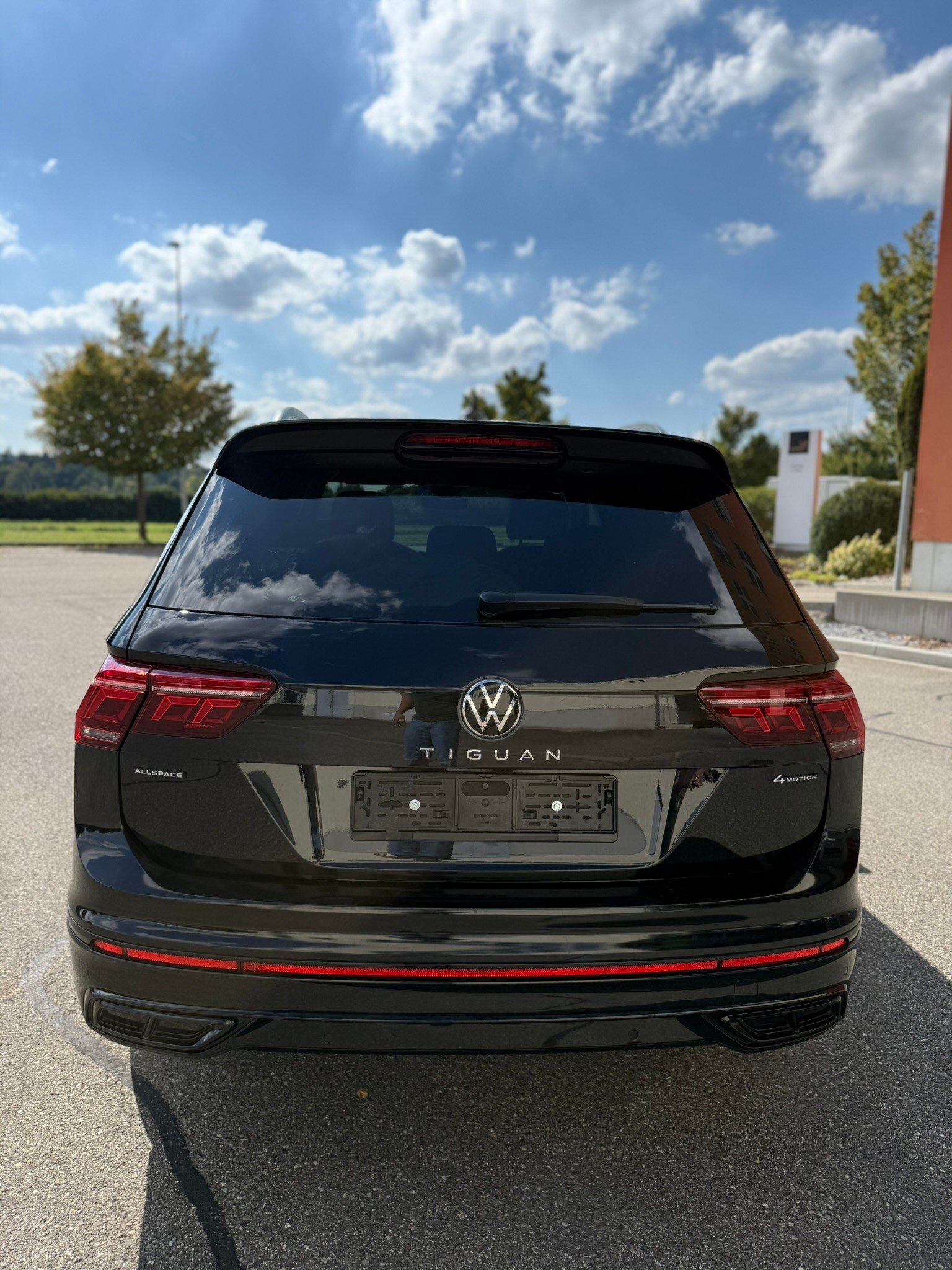 VW Tiguan Allspace 2.0 TDI SCR R-Line 4- Motion DSG-image-3