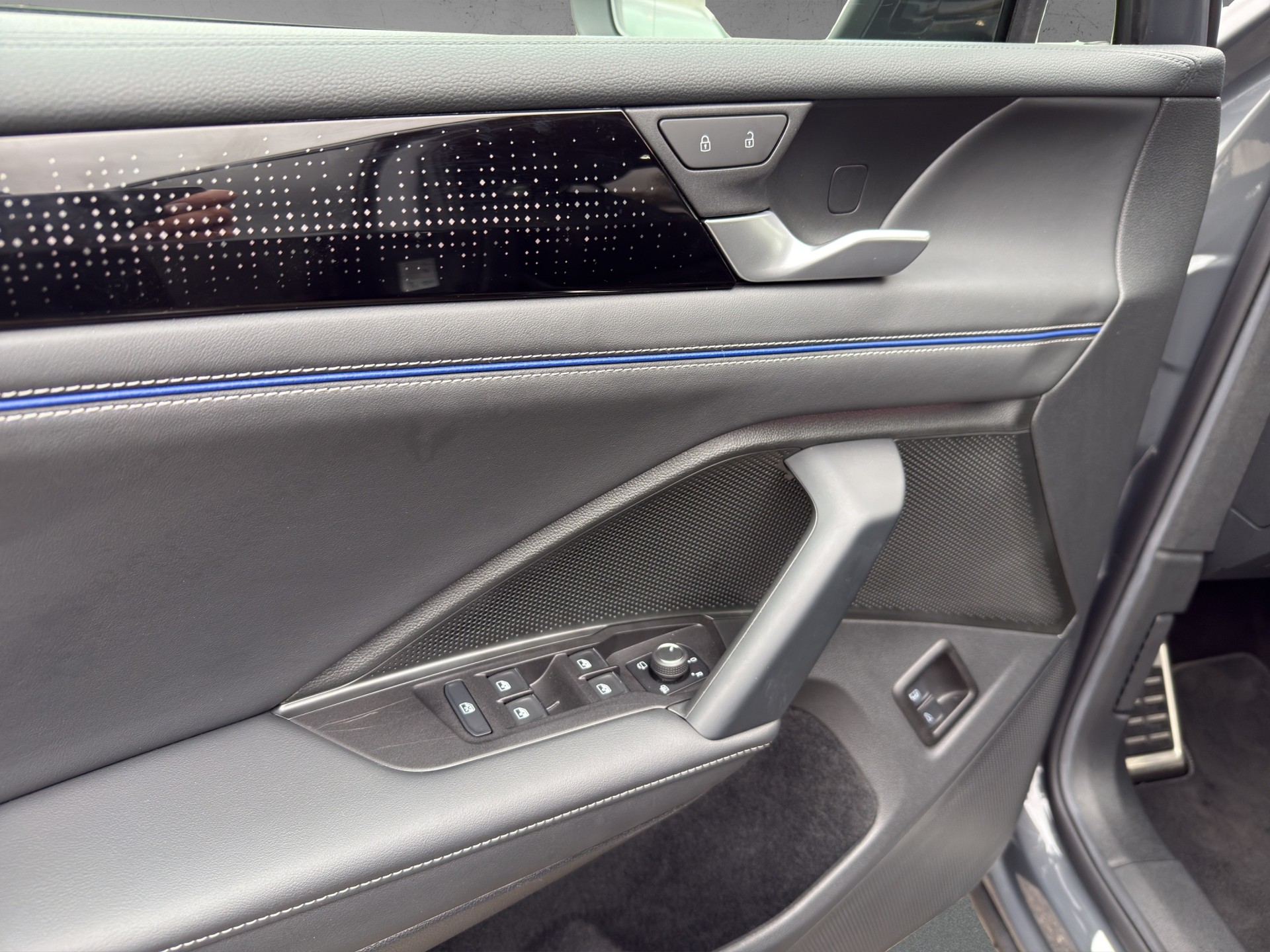 VW Tiguan 1.5 TSI evo2 eHybrid R-Line DSG-image-8