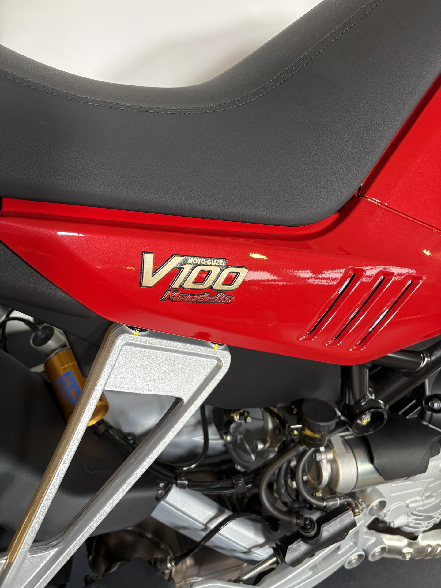 MOTO GUZZI V100 Mandello Wind Tunnel Wind Tunnel-showroom-element-2