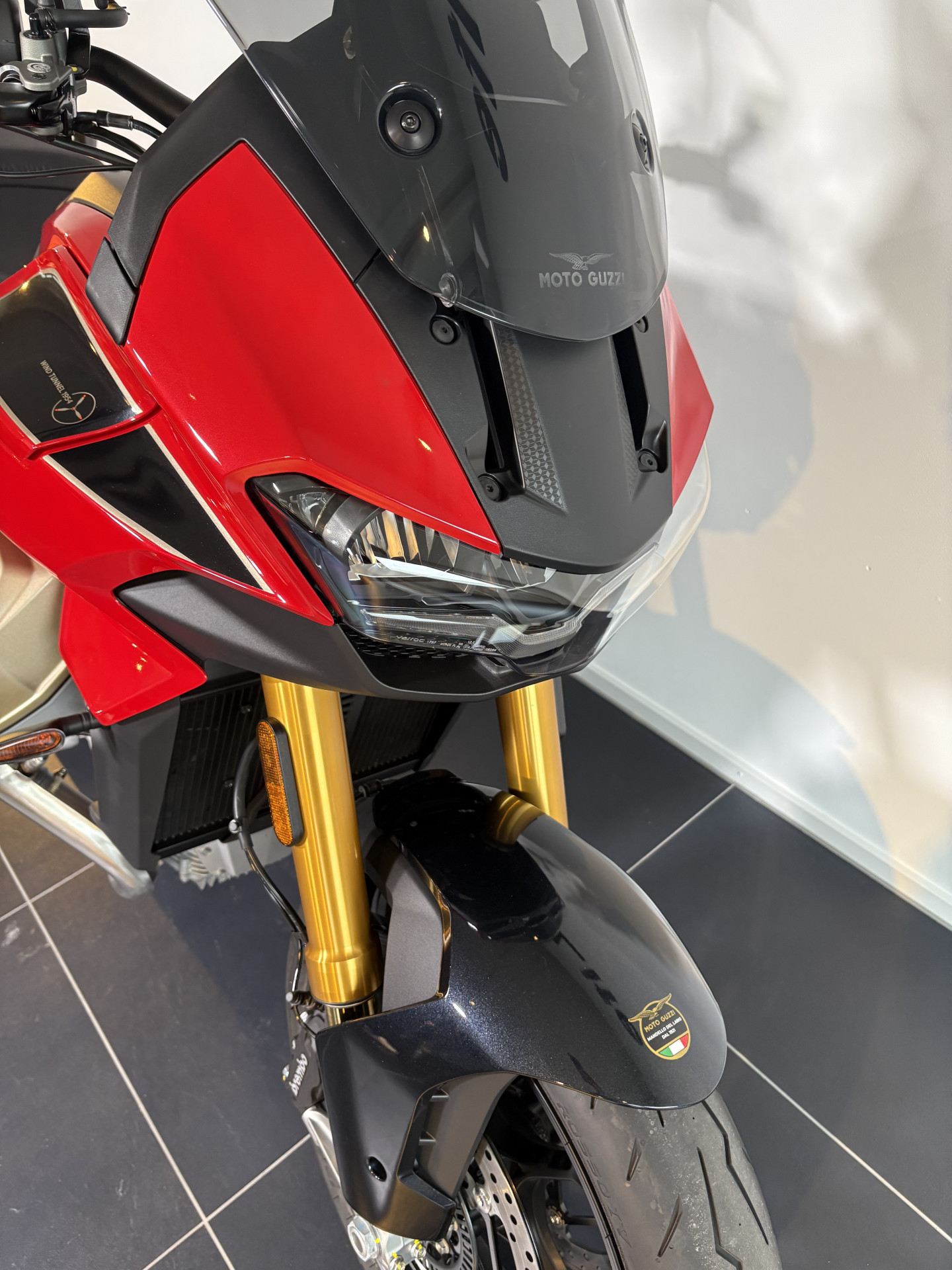 MOTO GUZZI V100 Mandello Wind Tunnel Wind Tunnel-showroom-element-3