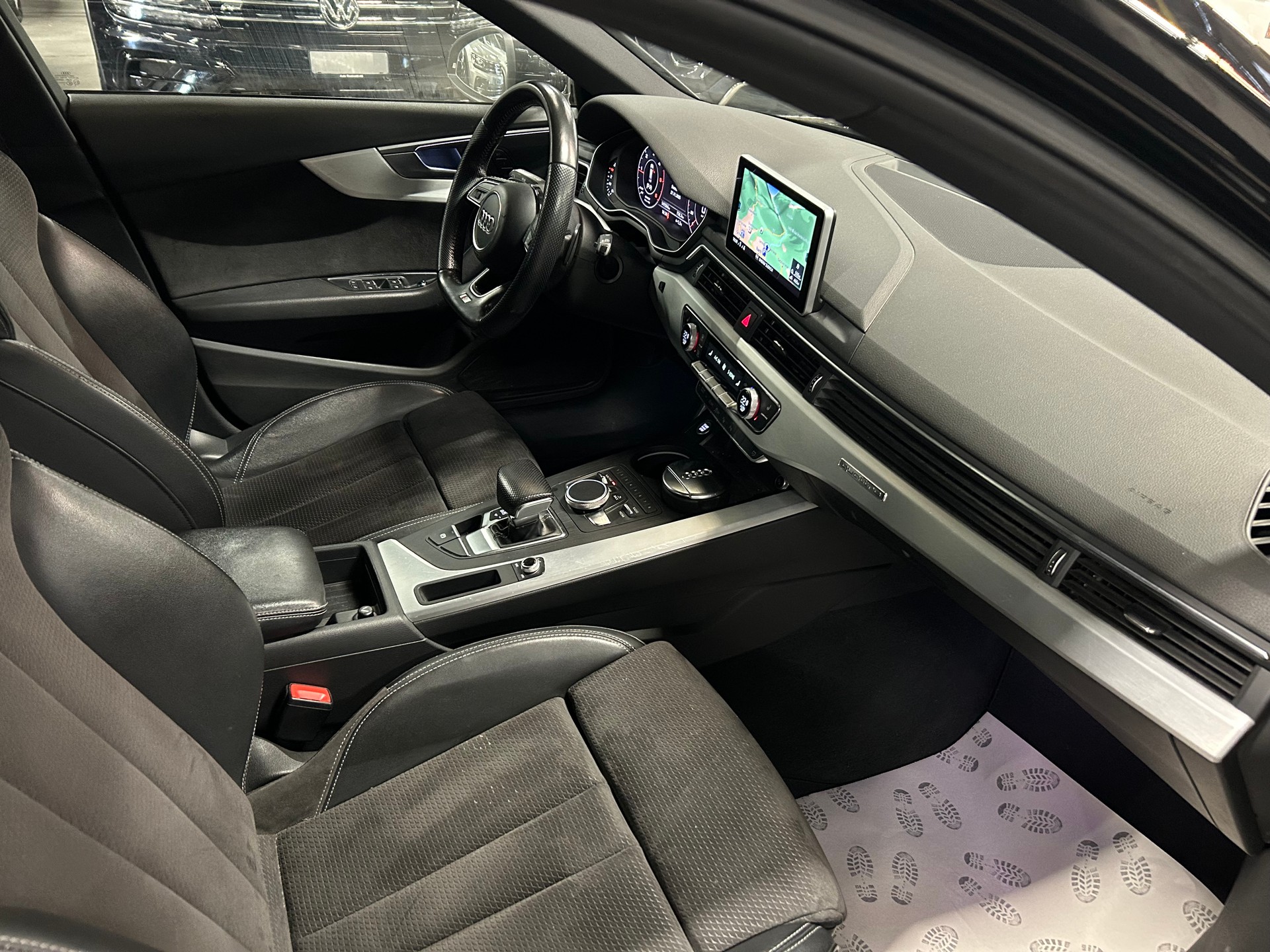 AUDI A4 Avant 2.0 TDI Sport quattro S-tronic-image-15