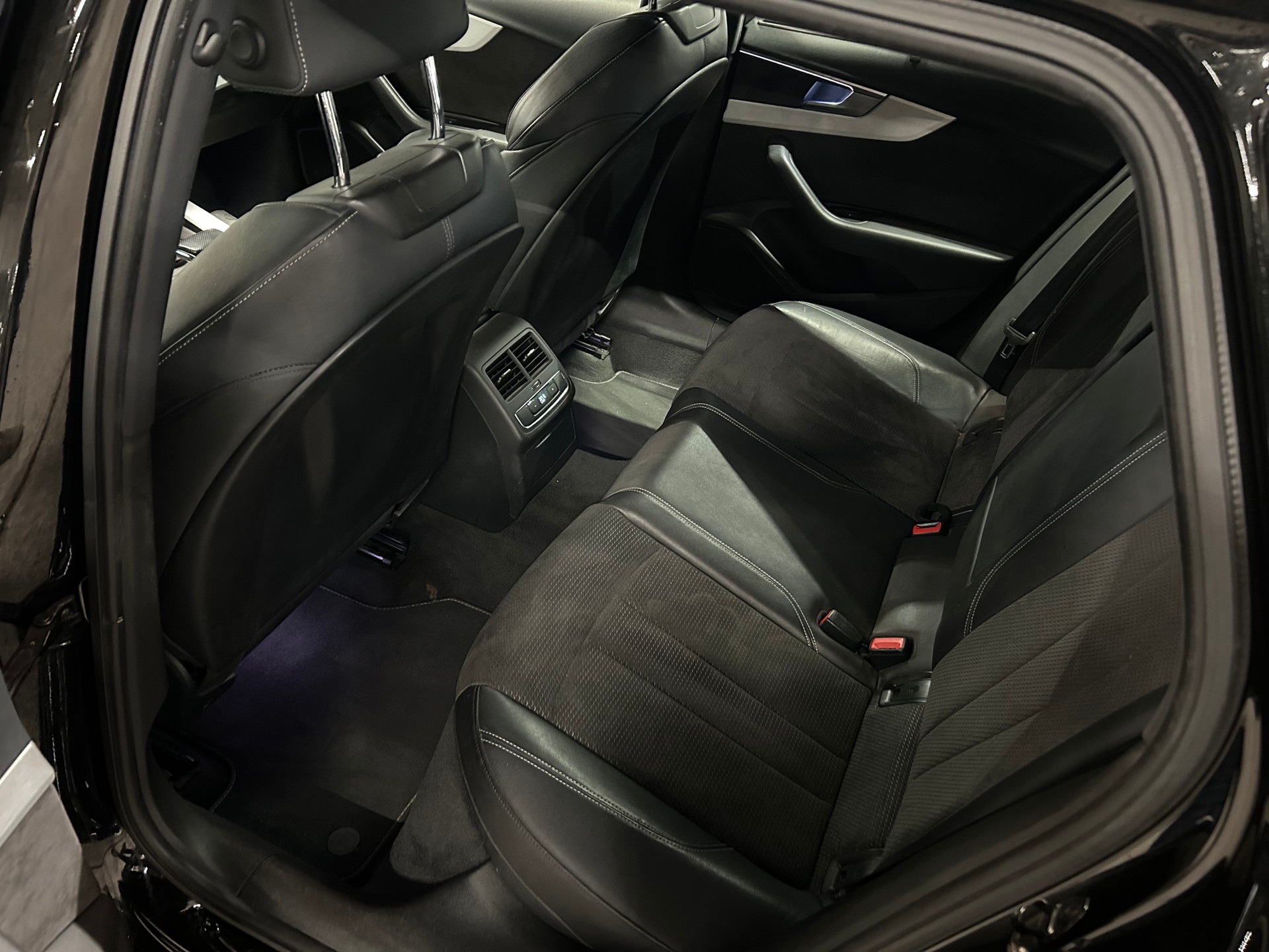 AUDI A4 Avant 2.0 TDI Sport quattro S-tronic-image-12
