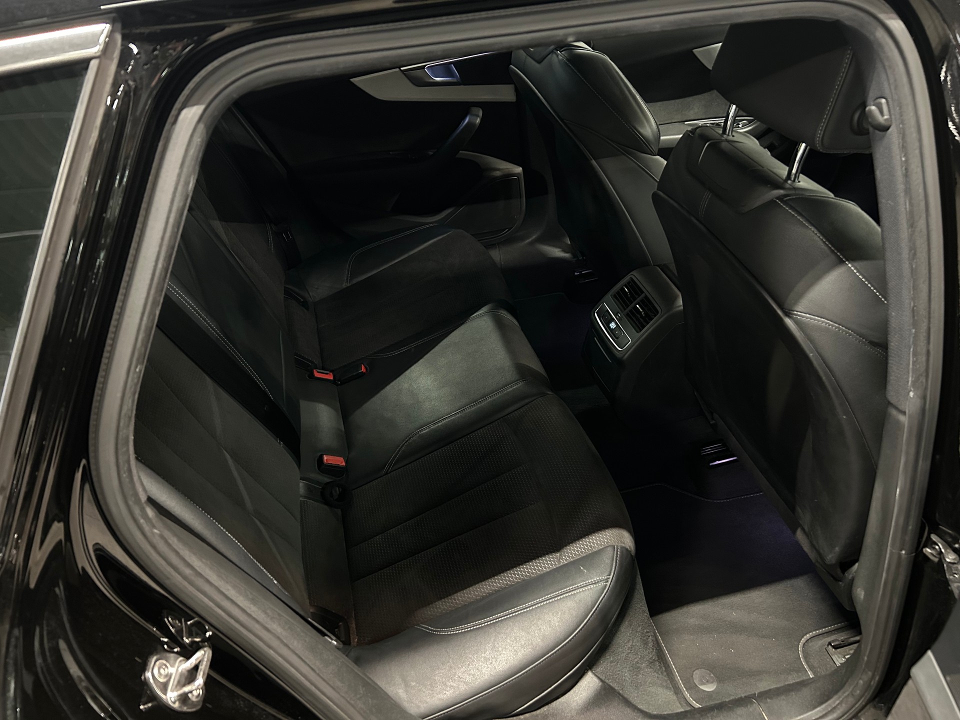 AUDI A4 Avant 2.0 TDI Sport quattro S-tronic-image-13