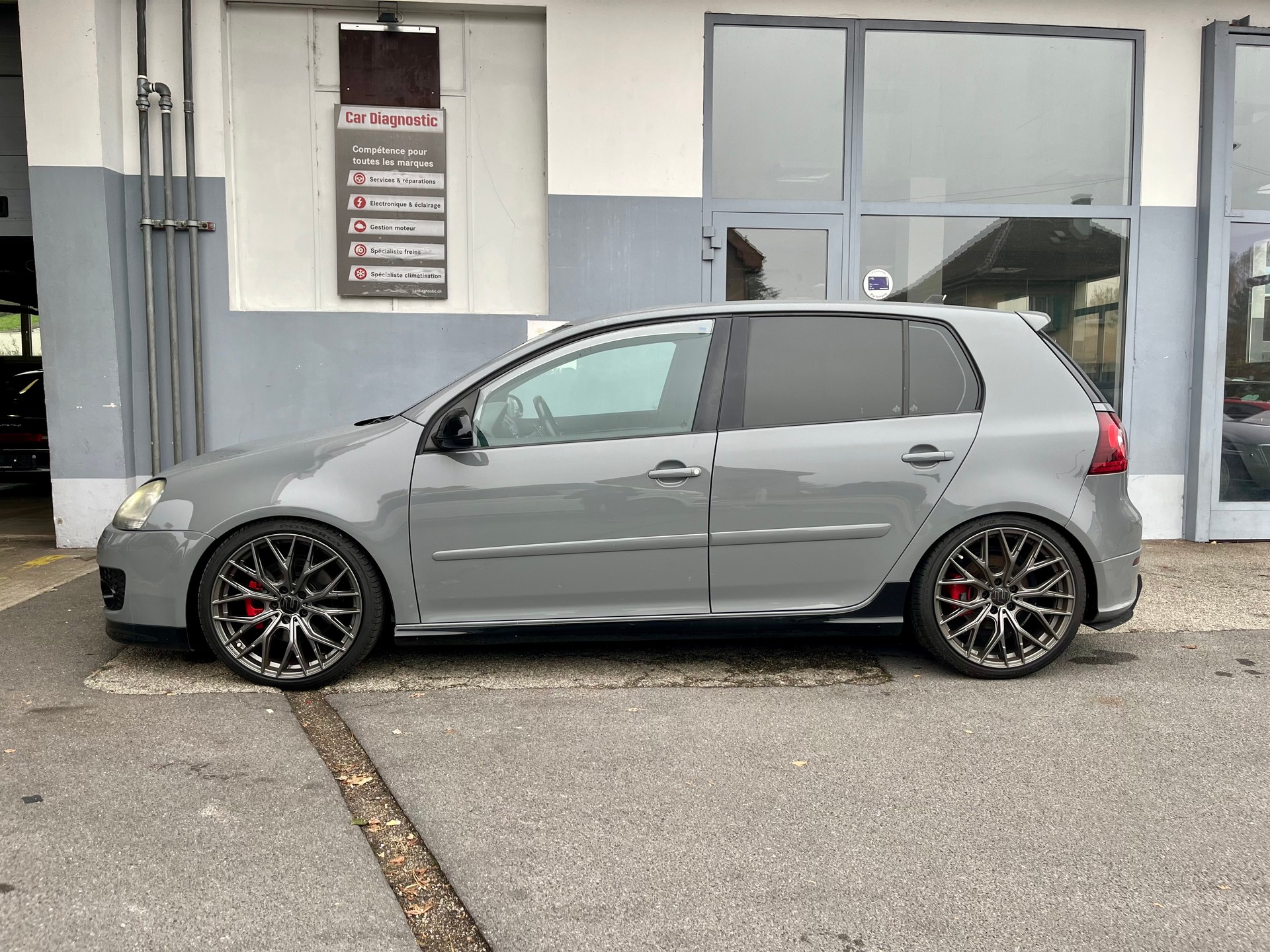 VW Golf 2.0 TFSI GTI Edition 30-showroom-element-1