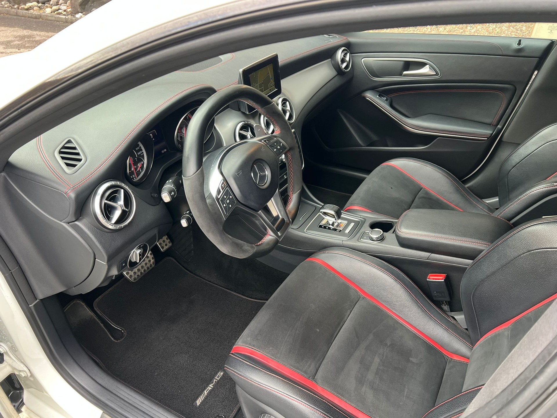 MERCEDES-BENZ CLA 45 AMG 4Matic Speedshift-image-9