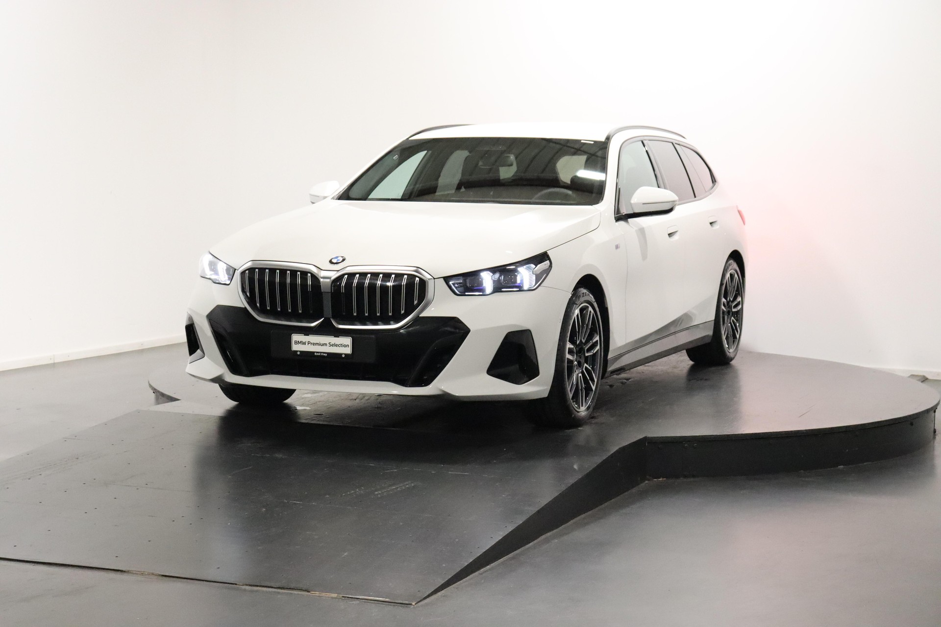 BMW 520d xDrive Touring-image-0