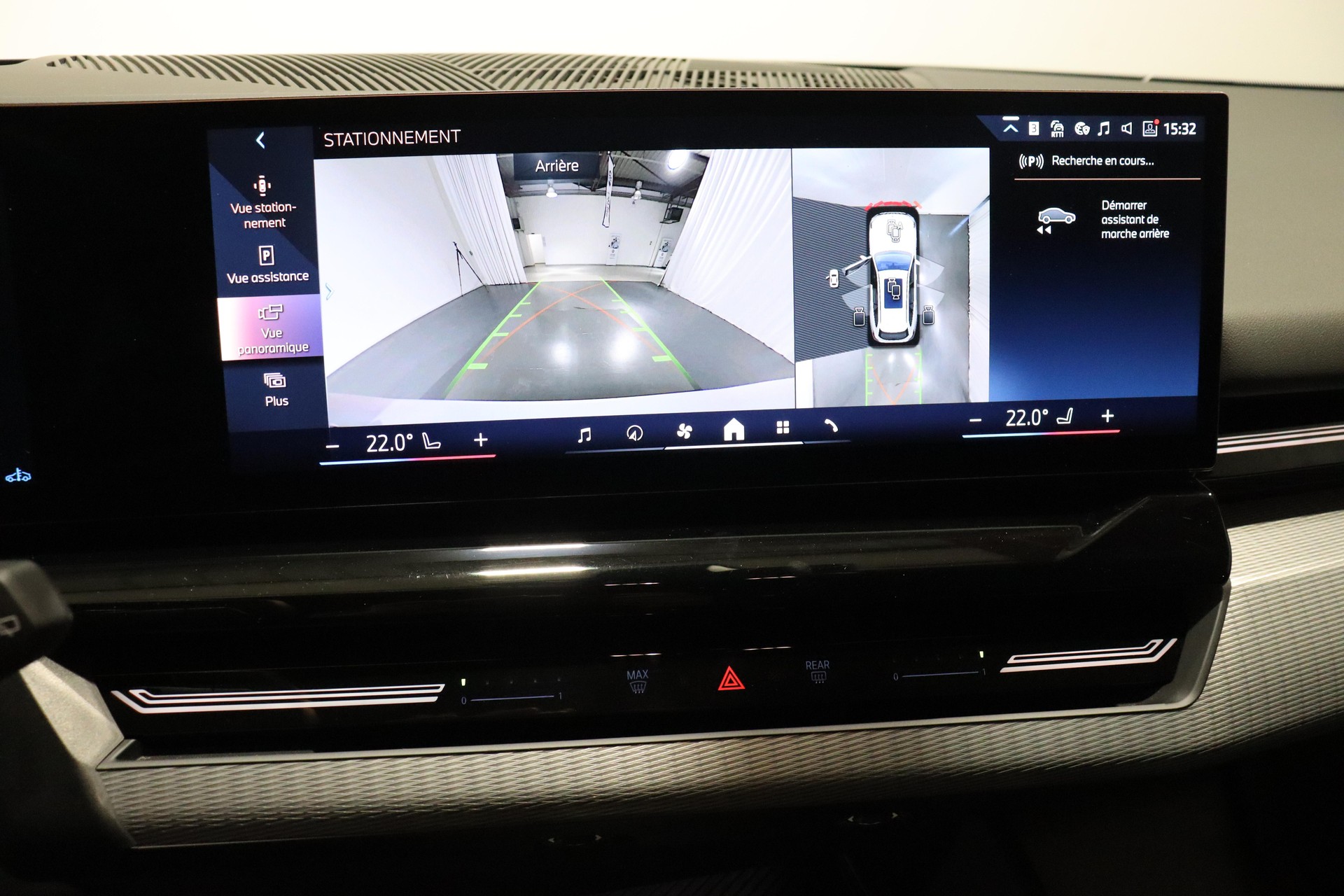 BMW 520d xDrive Touring-image-13