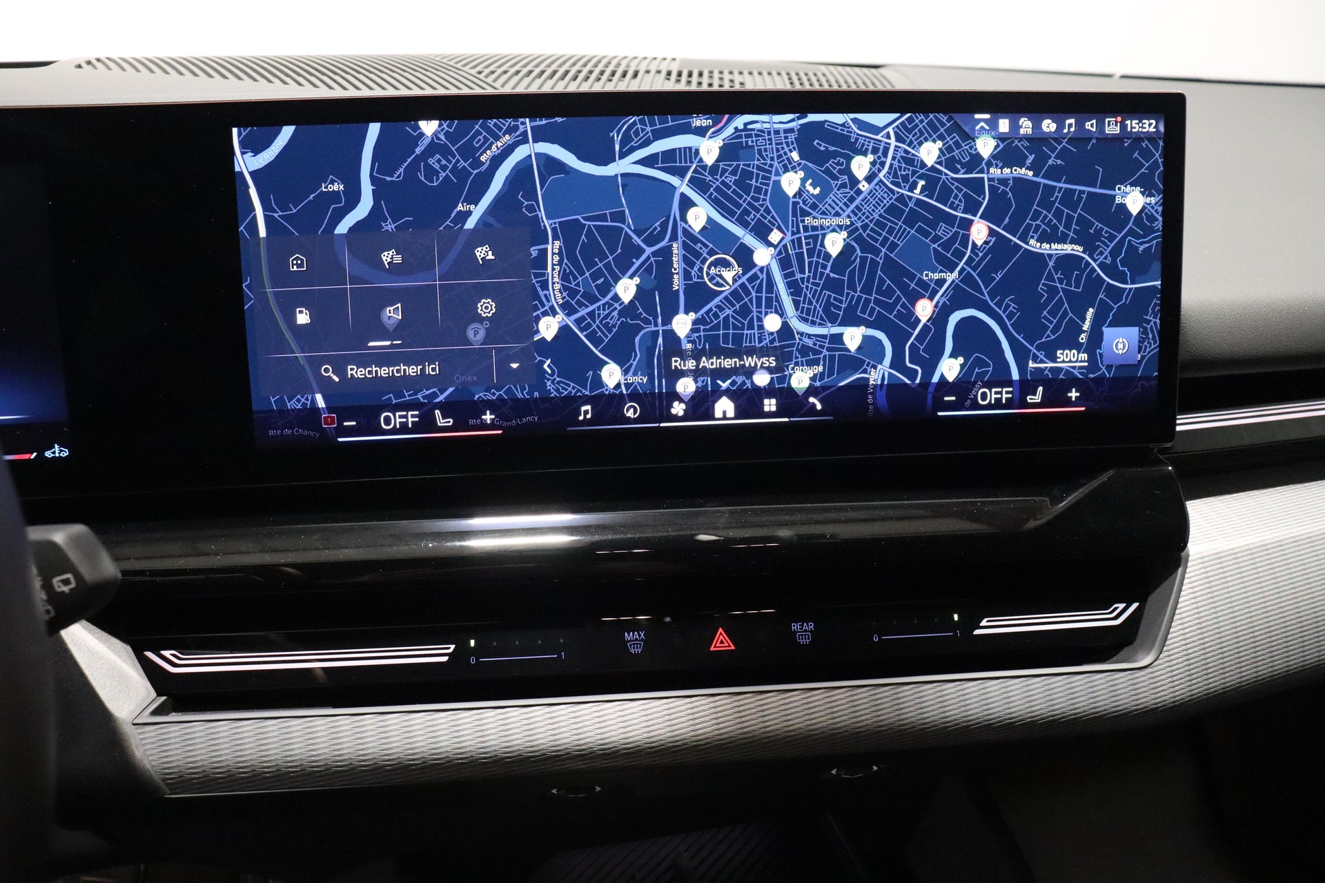 BMW 520d xDrive Touring-image-11