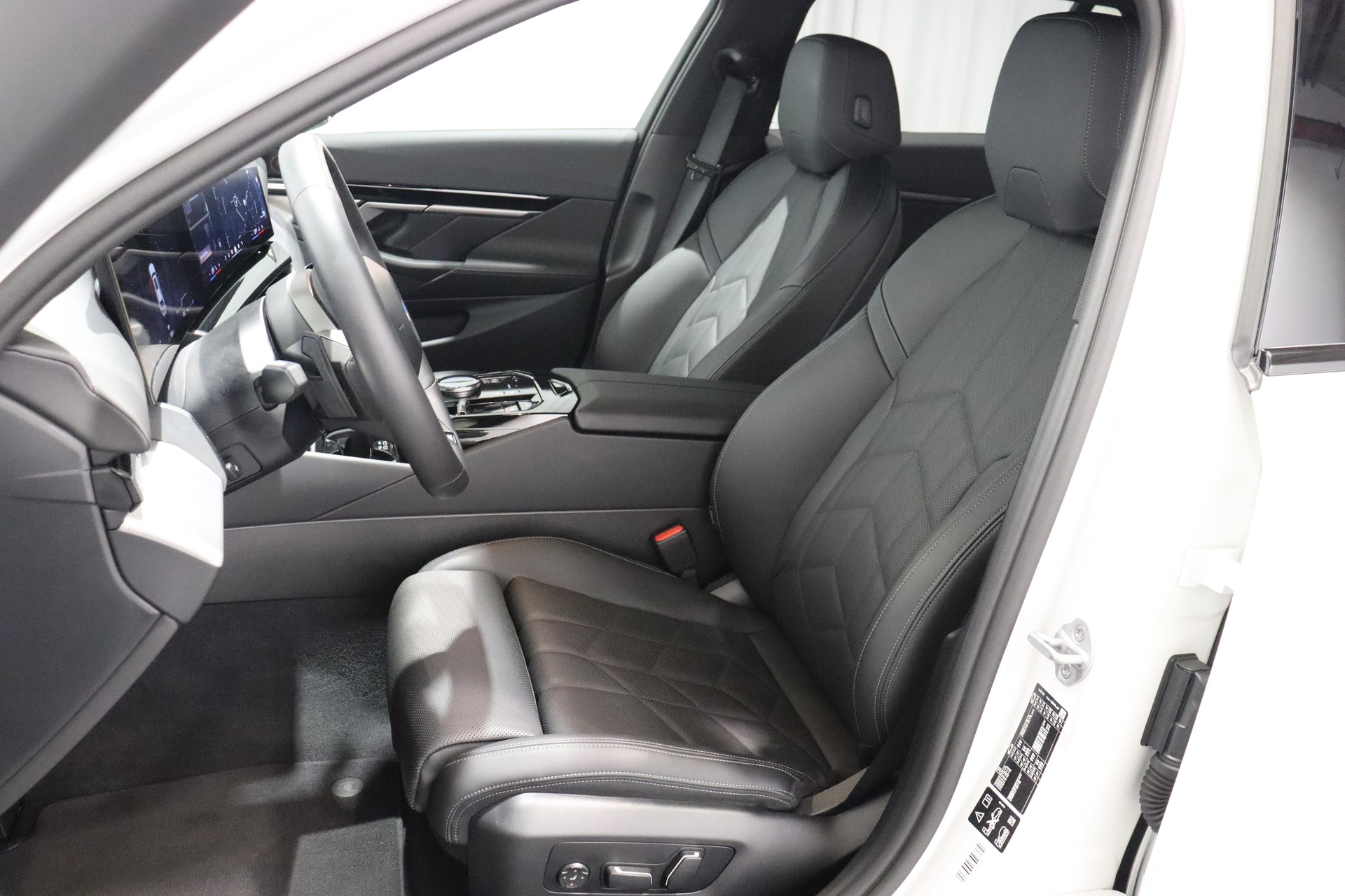 BMW 520d xDrive Touring-image-8