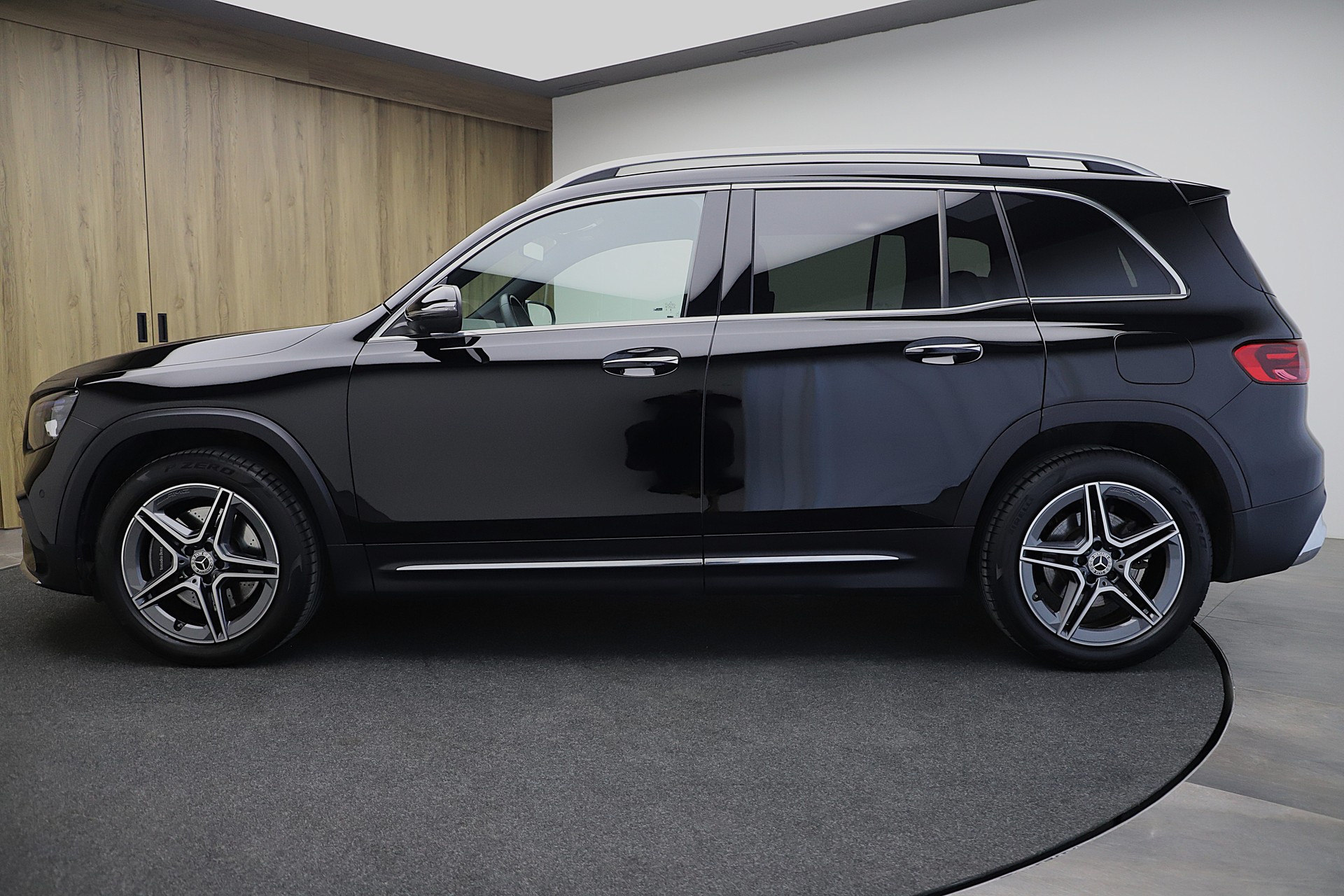 MERCEDES-BENZ GLB 220 d 4Matic AMG Line Premium 8G-Tronic-image-2