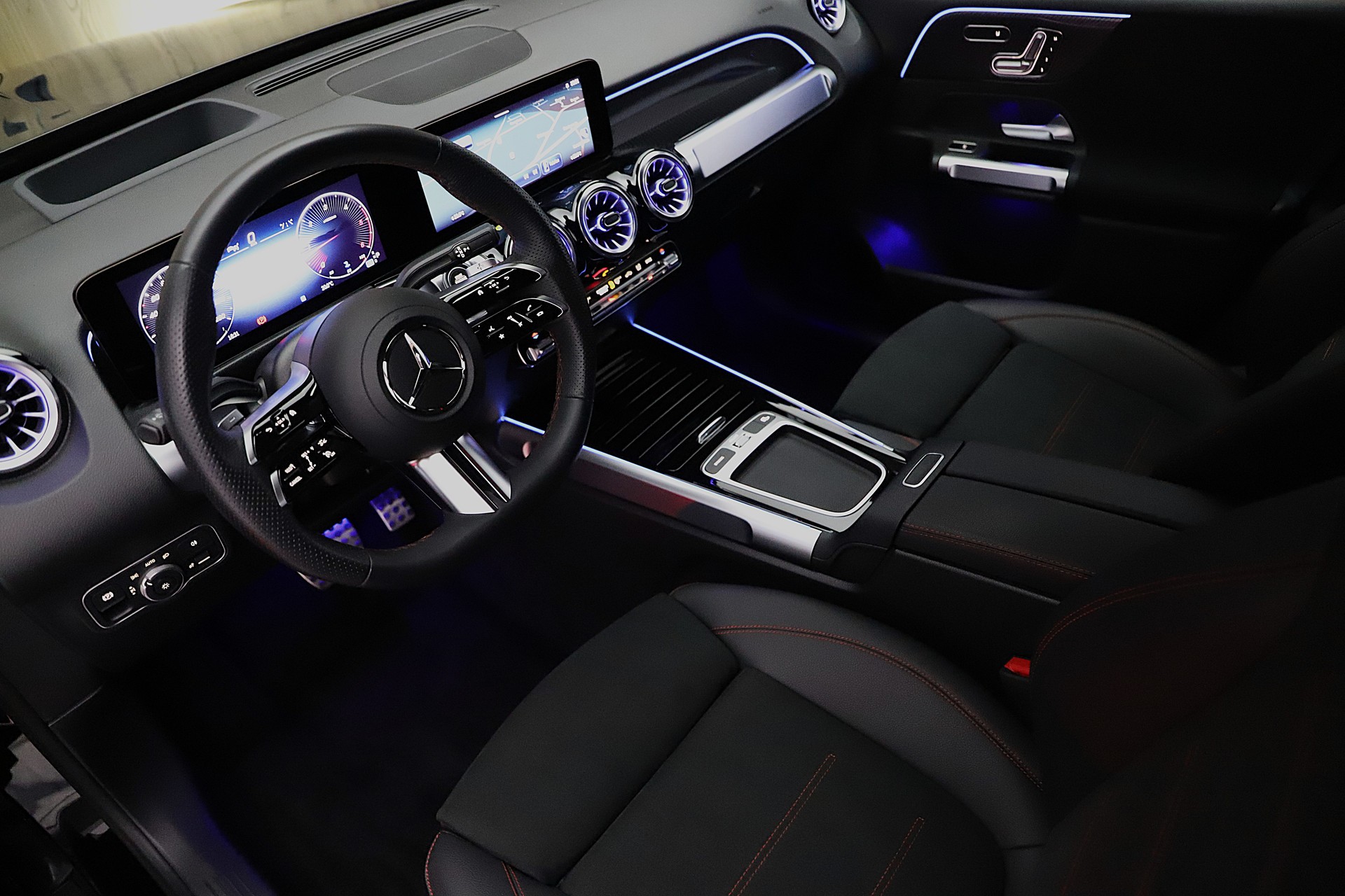 MERCEDES-BENZ GLB 220 d 4Matic AMG Line Premium 8G-Tronic-image-4