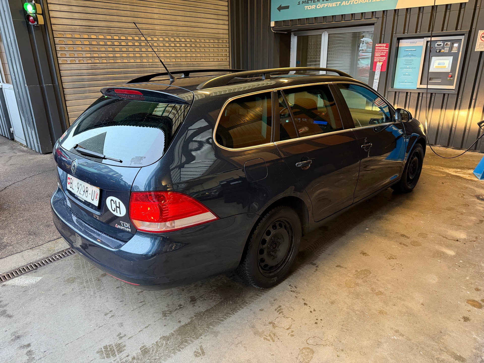 VW Golf Variant 1.9 TDI Comfortline 4Motion-image-3
