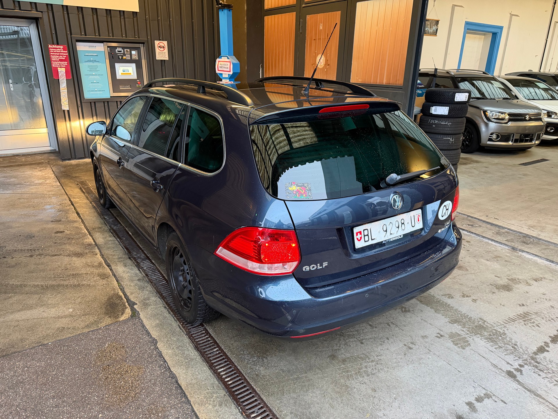 VW Golf Variant 1.9 TDI Comfortline 4Motion-image-1