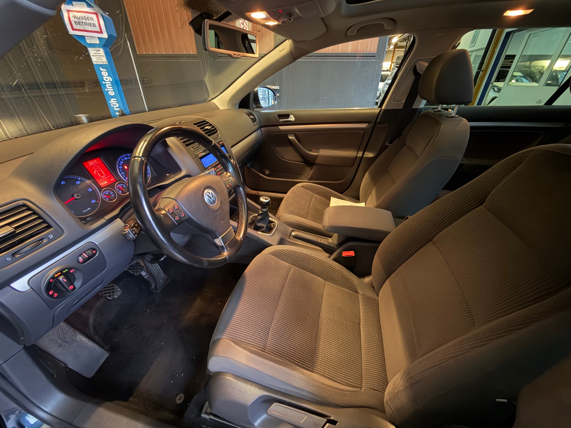 VW Golf Variant 1.9 TDI Comfortline 4Motion-image-7