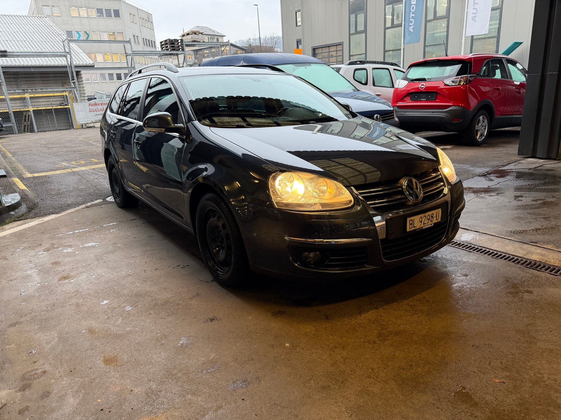 VW Golf Variant 1.9 TDI Comfortline 4Motion-image-2