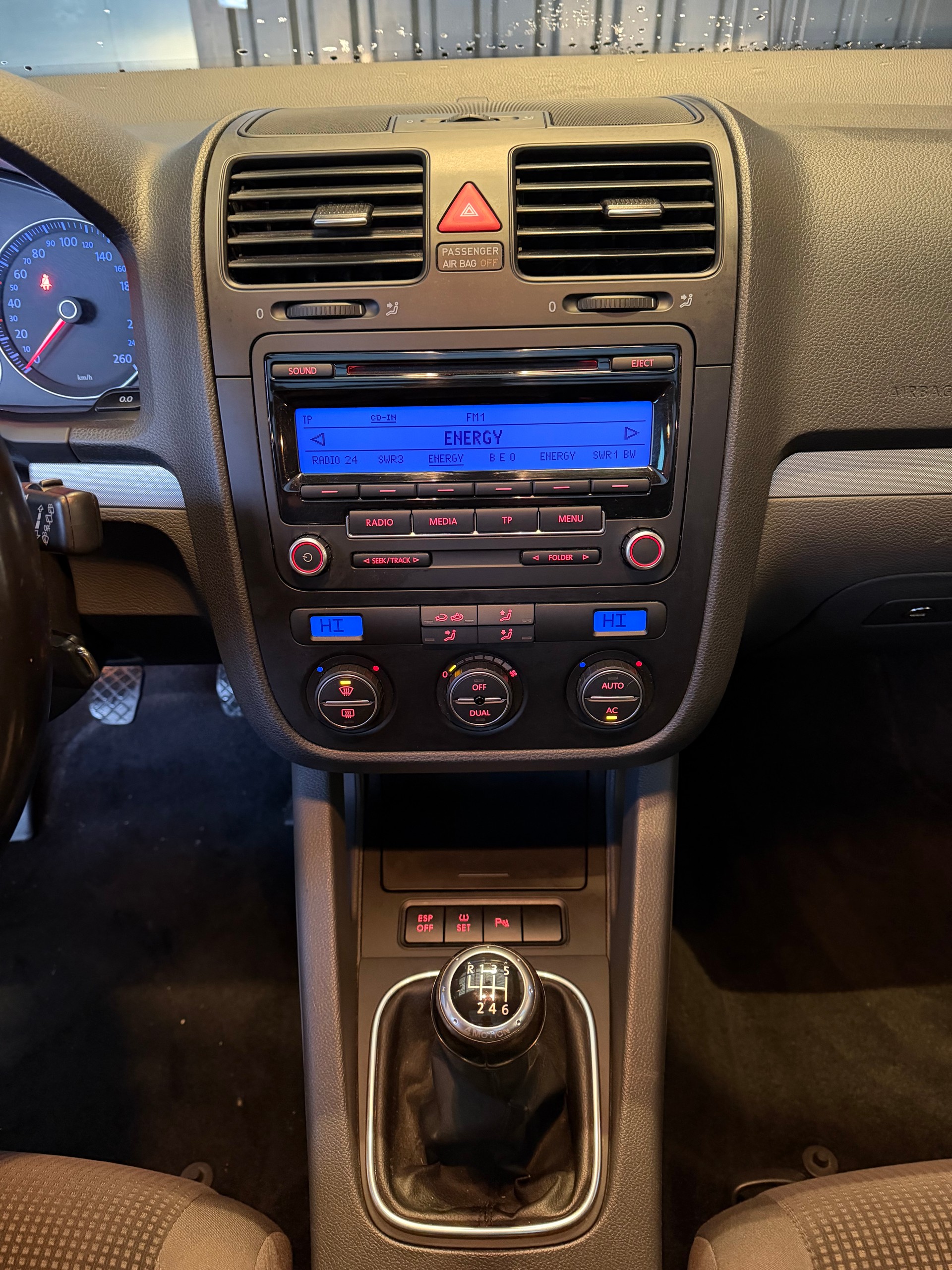 VW Golf Variant 1.9 TDI Comfortline 4Motion-image-5