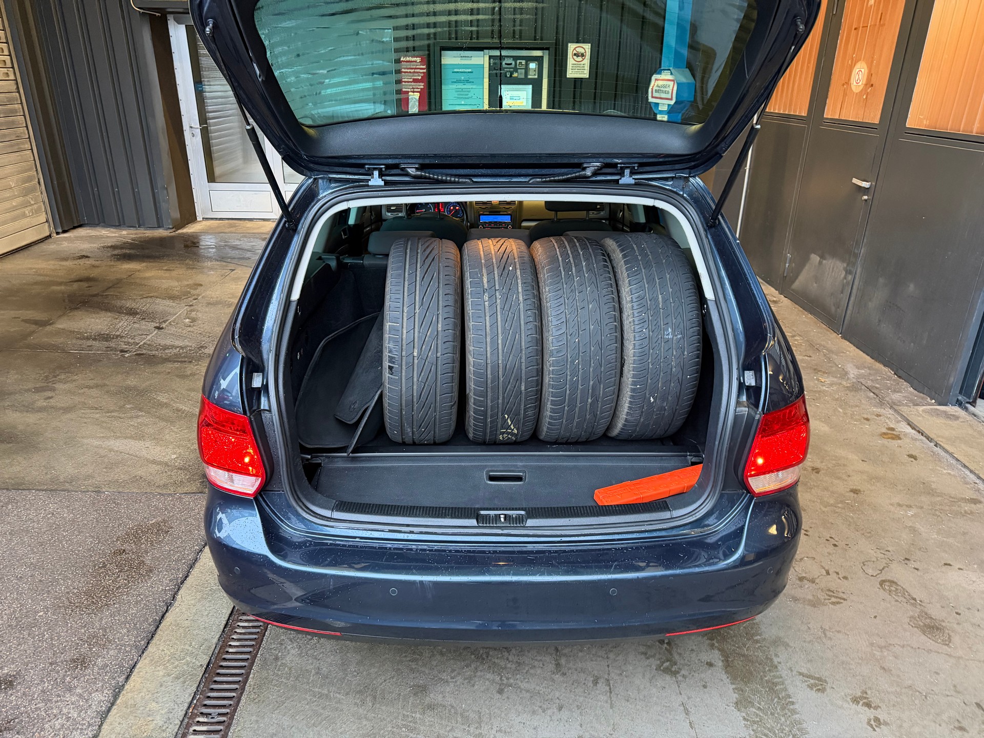VW Golf Variant 1.9 TDI Comfortline 4Motion-image-10