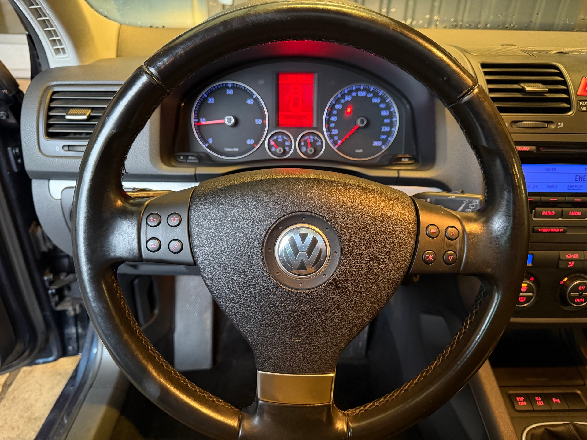 VW Golf Variant 1.9 TDI Comfortline 4Motion-image-6