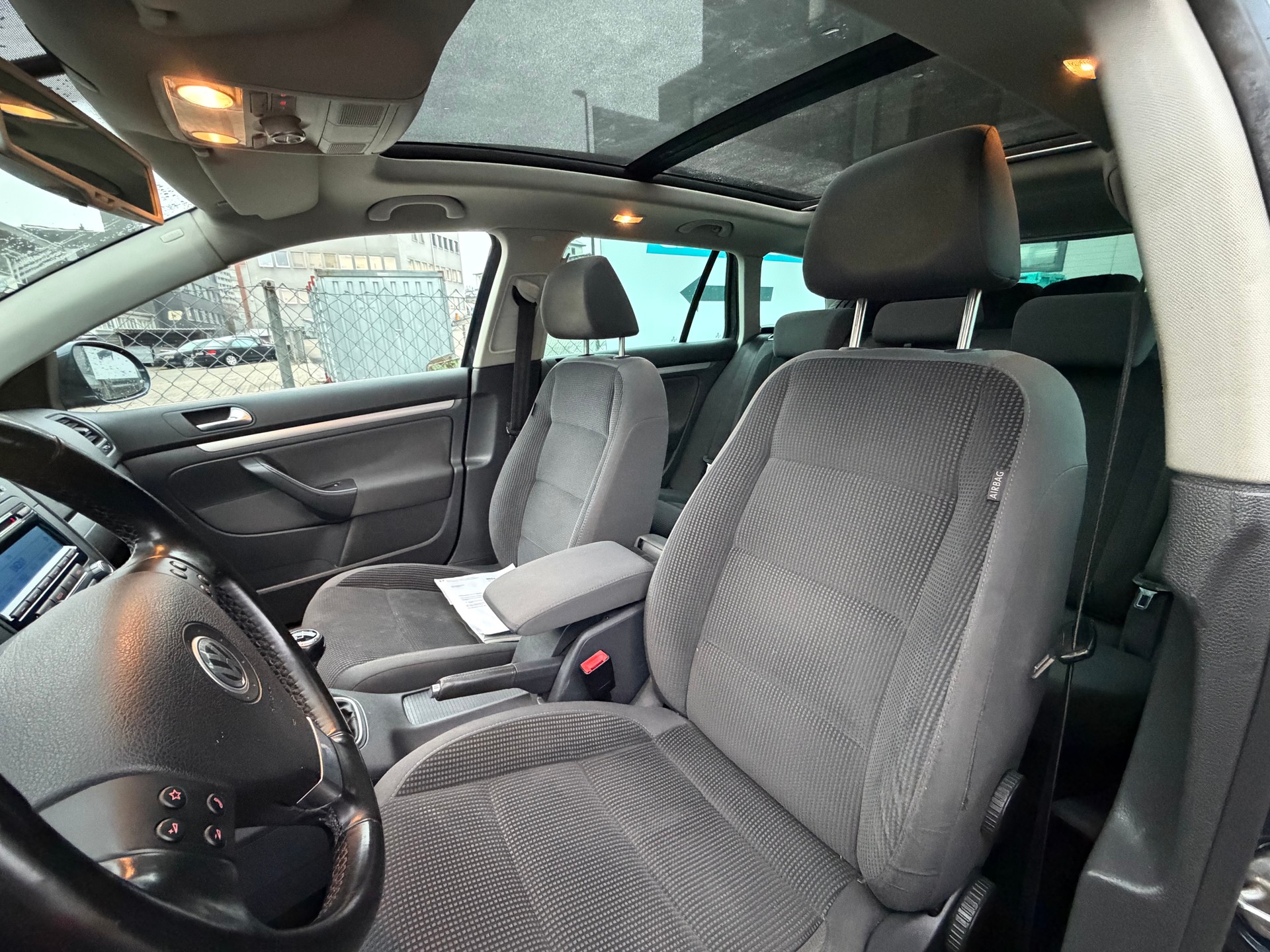 VW Golf Variant 1.9 TDI Comfortline 4Motion-image-8