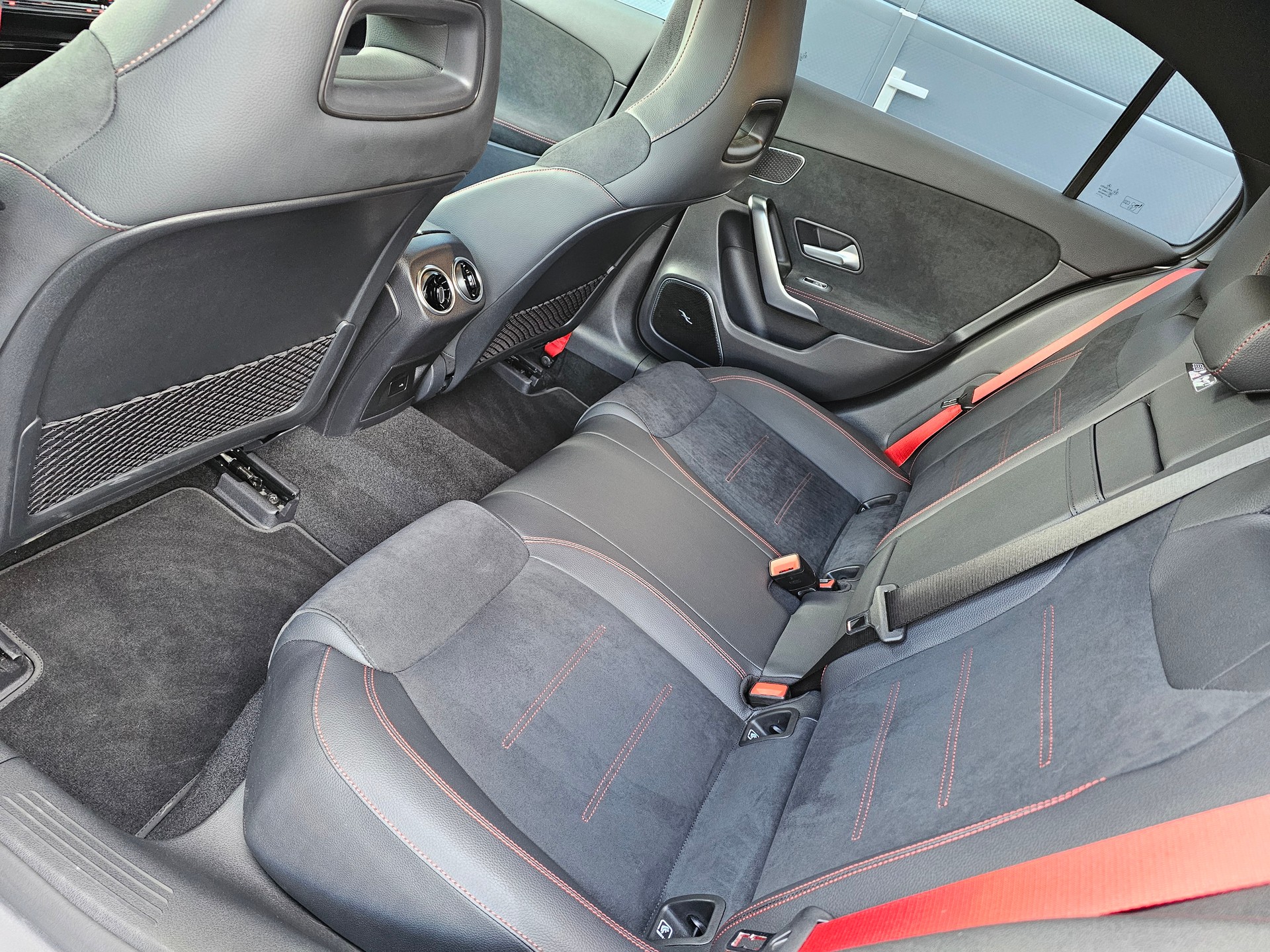 MERCEDES-BENZ A 45 S AMG 4Matic+ Speedshift-image-13