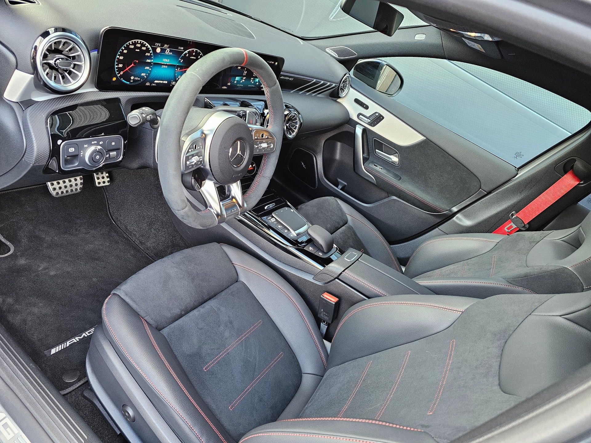 MERCEDES-BENZ A 45 S AMG 4Matic+ Speedshift-image-12