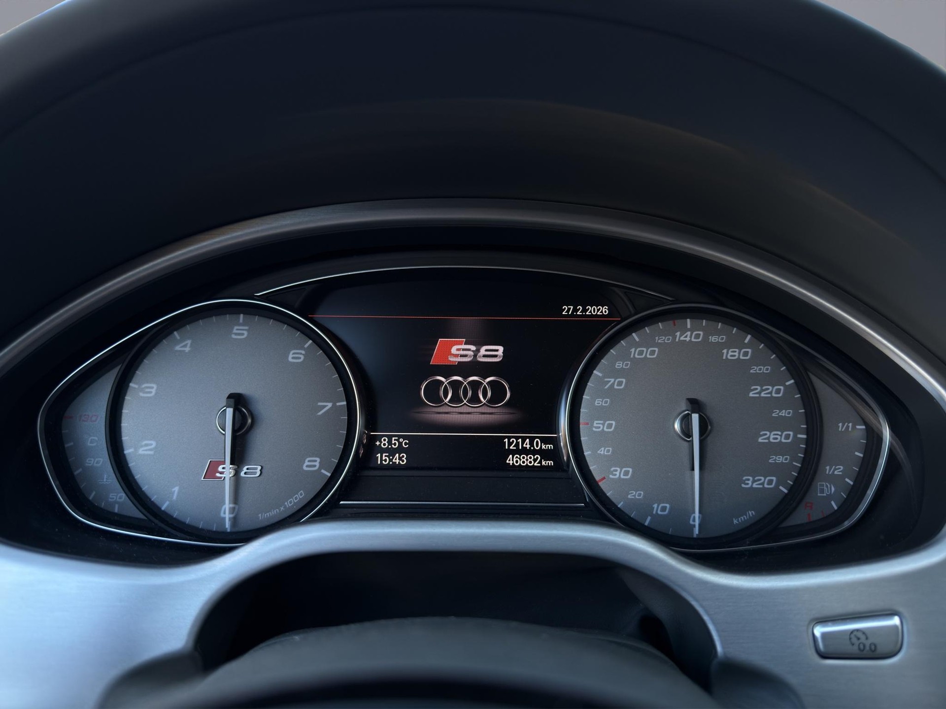 AUDI S8 4.0 V8 TFSI quattro T-Tronic-image-13