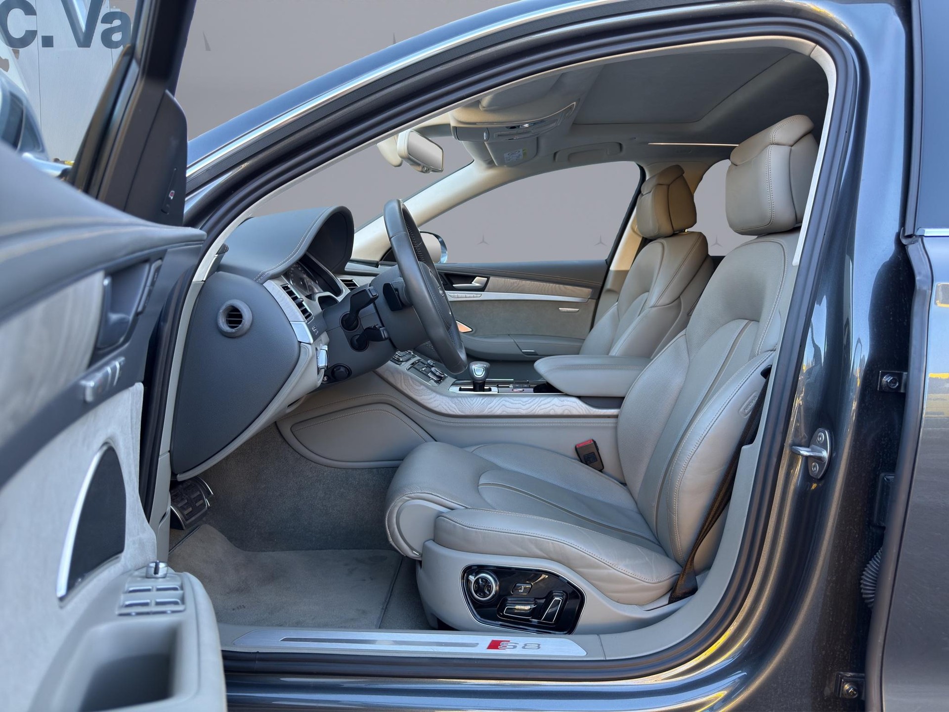 AUDI S8 4.0 V8 TFSI quattro T-Tronic-image-11