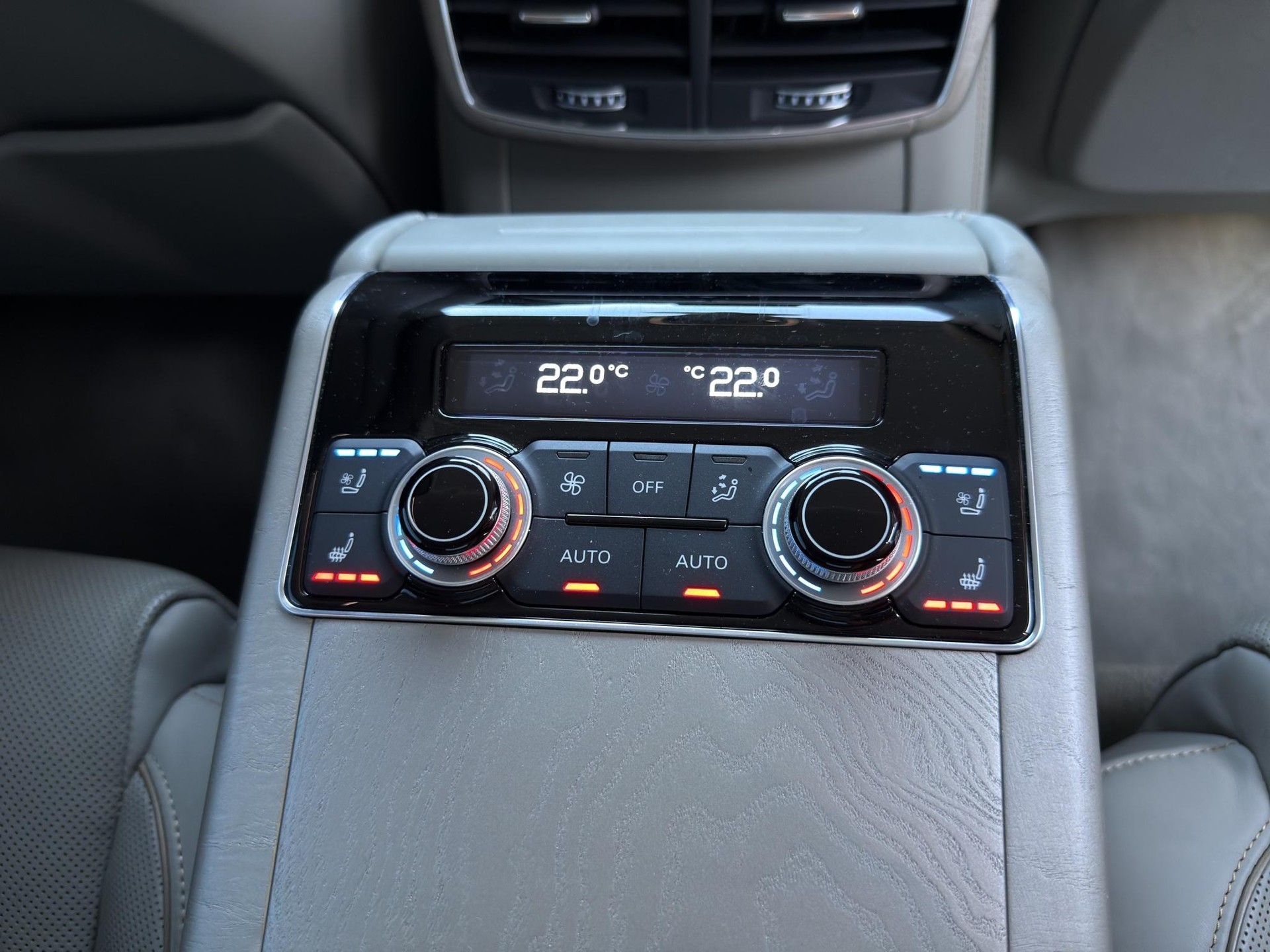 AUDI S8 4.0 V8 TFSI quattro T-Tronic-image-24