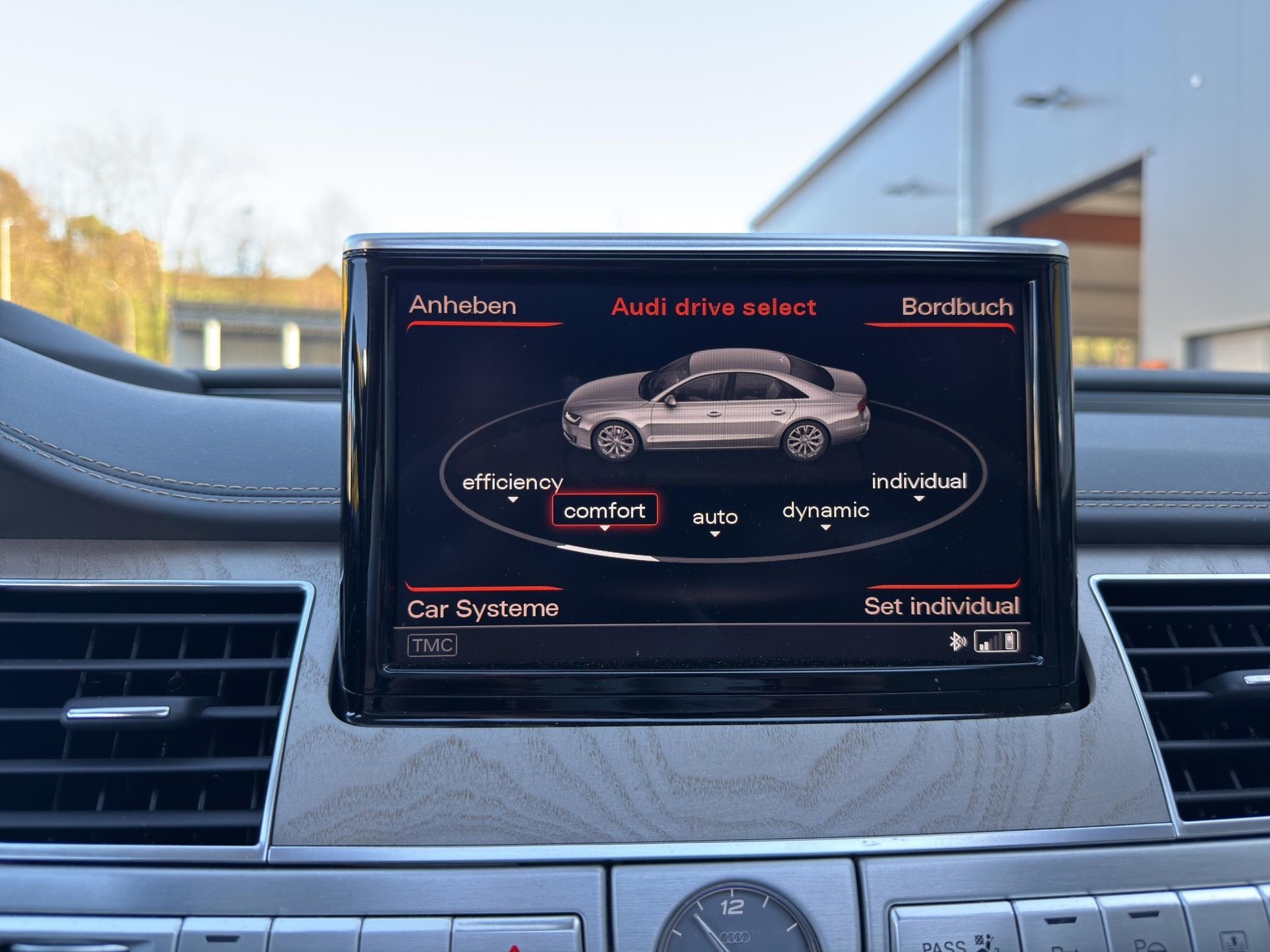 AUDI S8 4.0 V8 TFSI quattro T-Tronic-image-31