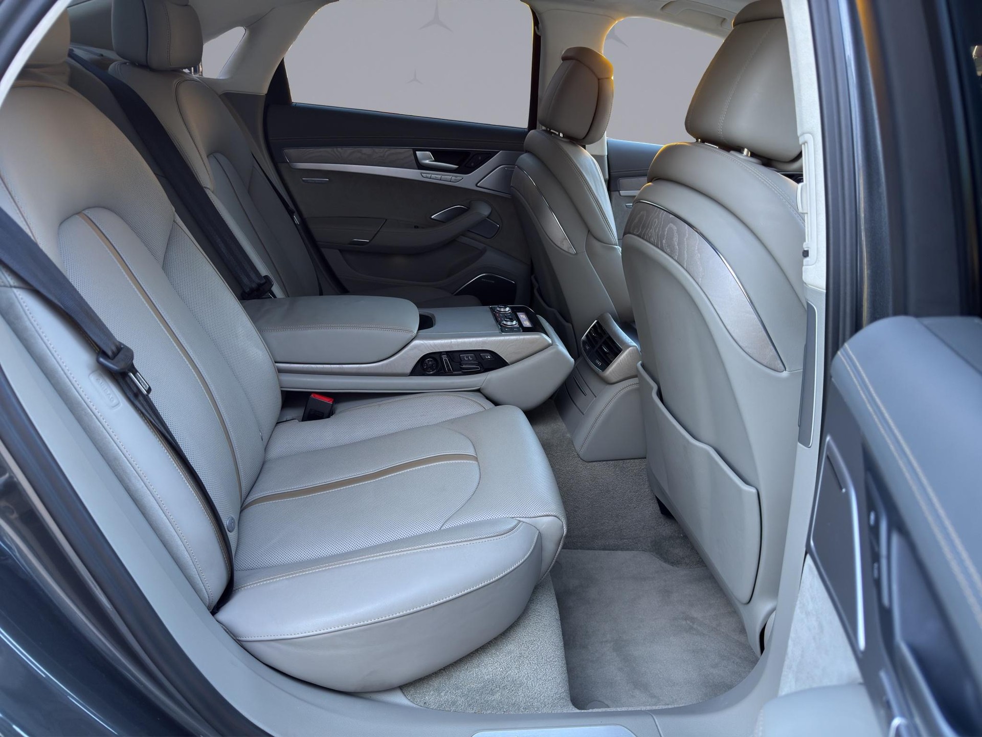 AUDI S8 4.0 V8 TFSI quattro T-Tronic-image-19