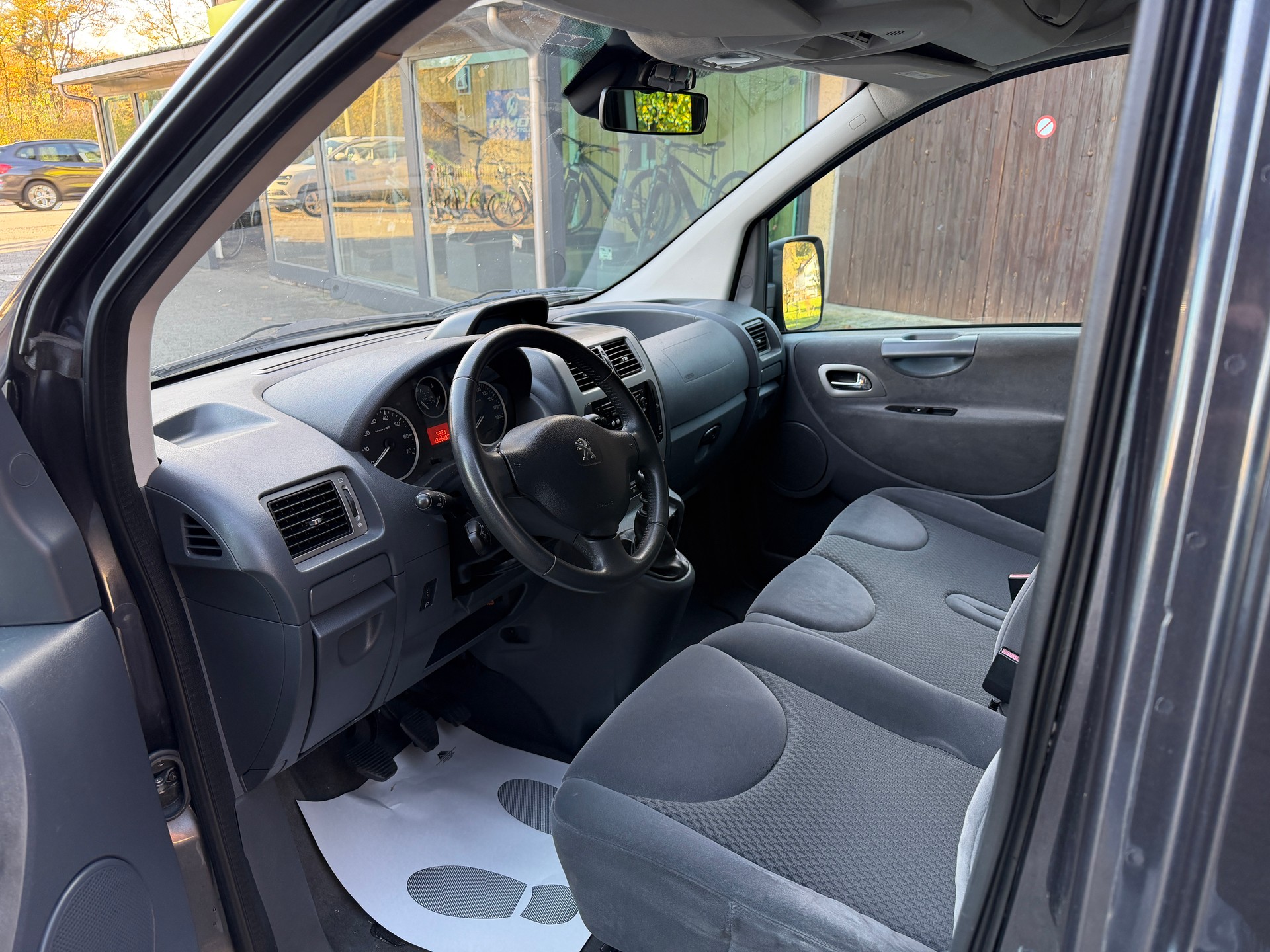 PEUGEOT Expert Tepee 2.0 HDi Allure L2-image-7