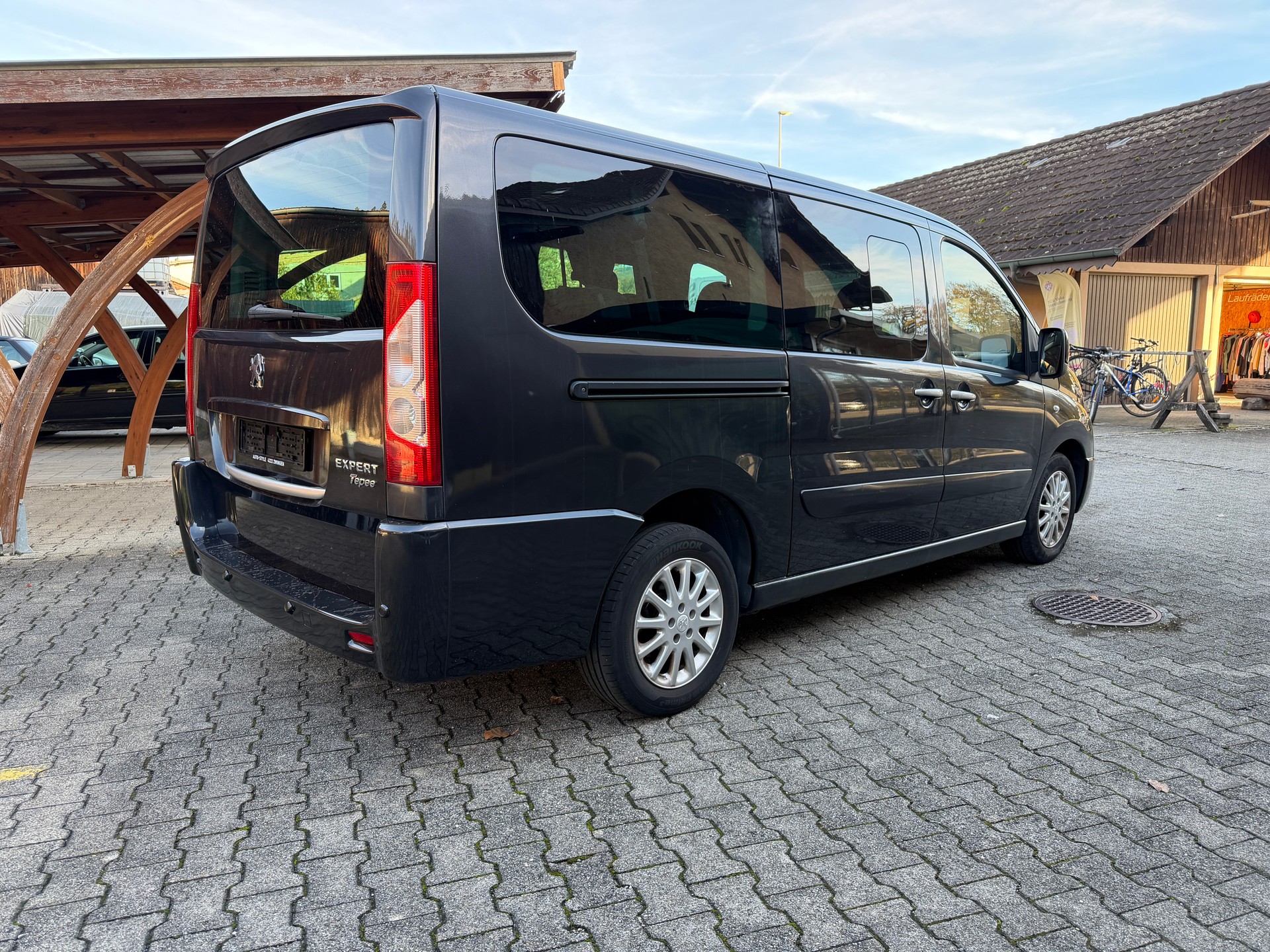 PEUGEOT Expert Tepee 2.0 HDi Allure L2-image-3