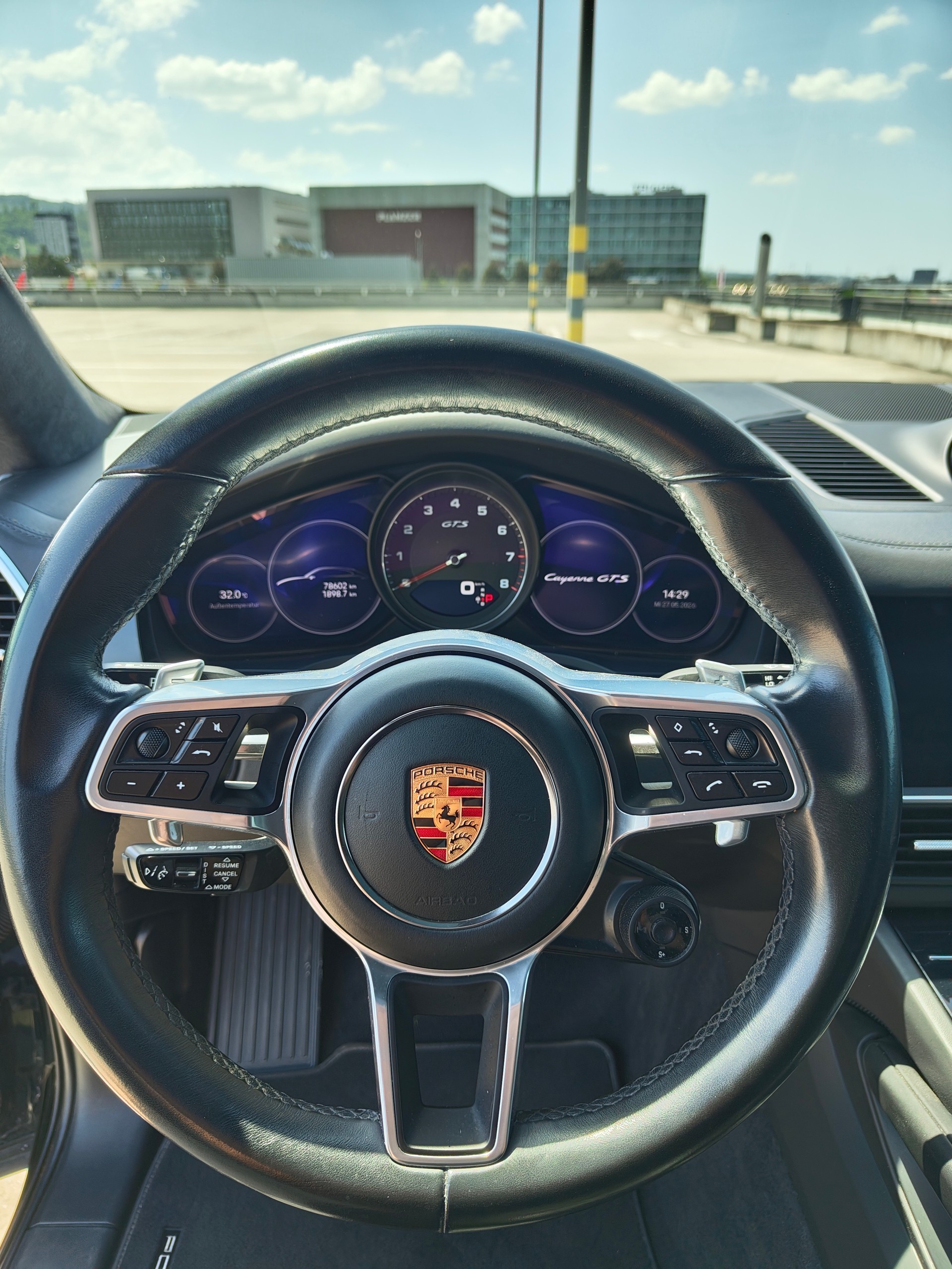 PORSCHE Cayenne GTS Coupé-image-9