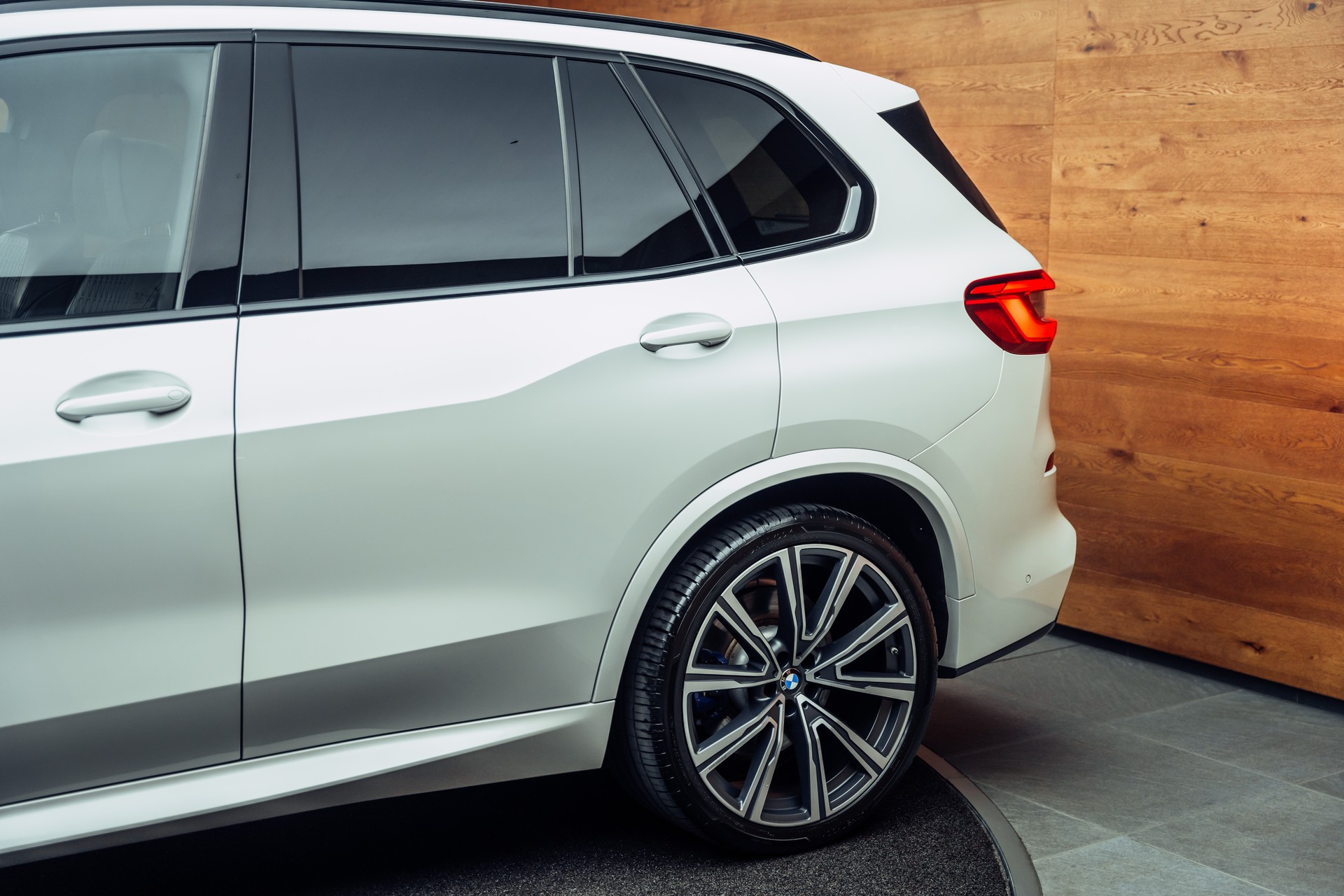BMW X5 xDrive M50d Steptronic-image-17