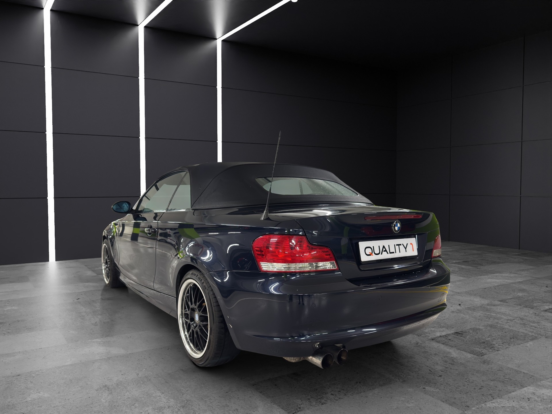 BMW 118i Cabrio-image-5
