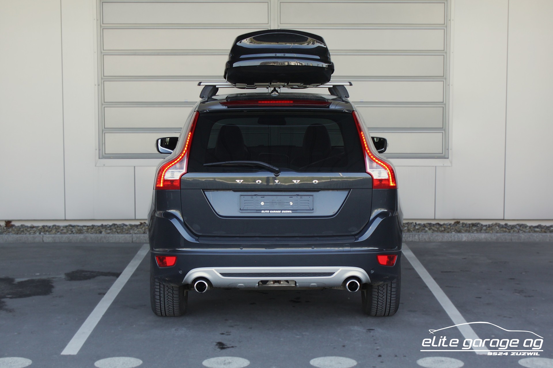VOLVO XC60 D5 AWD R-Design Geartronic-image-3