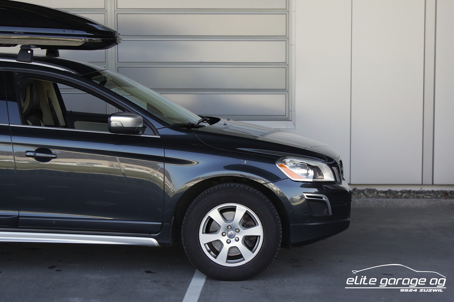 VOLVO XC60 D5 AWD R-Design Geartronic-image-9