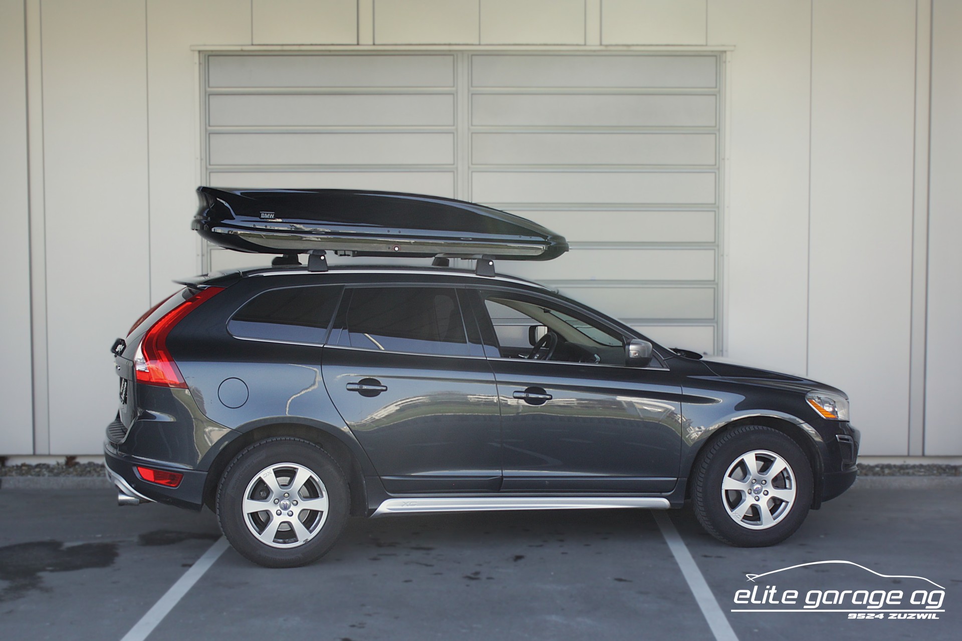 VOLVO XC60 D5 AWD R-Design Geartronic-image-4