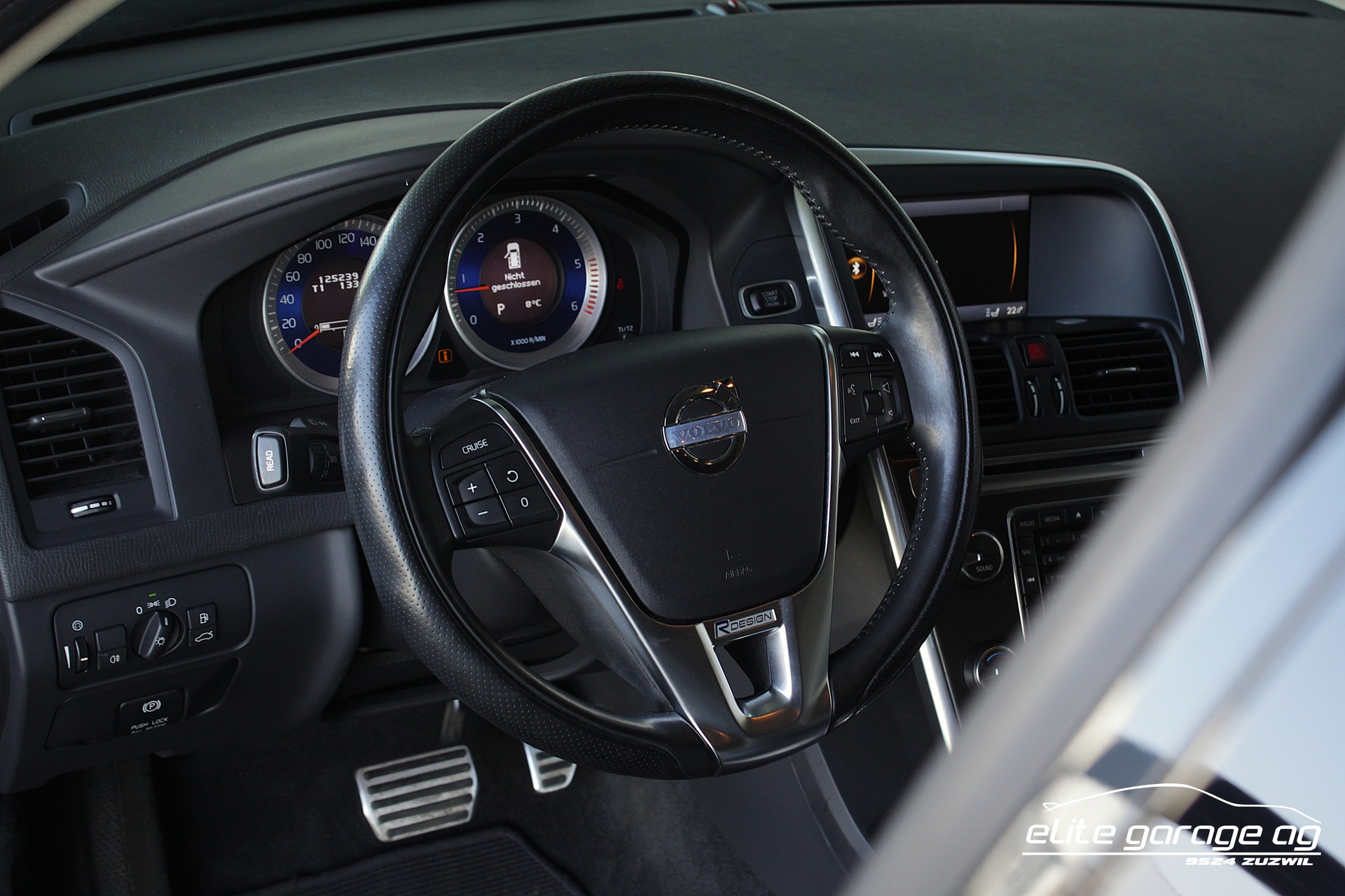 VOLVO XC60 D5 AWD R-Design Geartronic-image-13