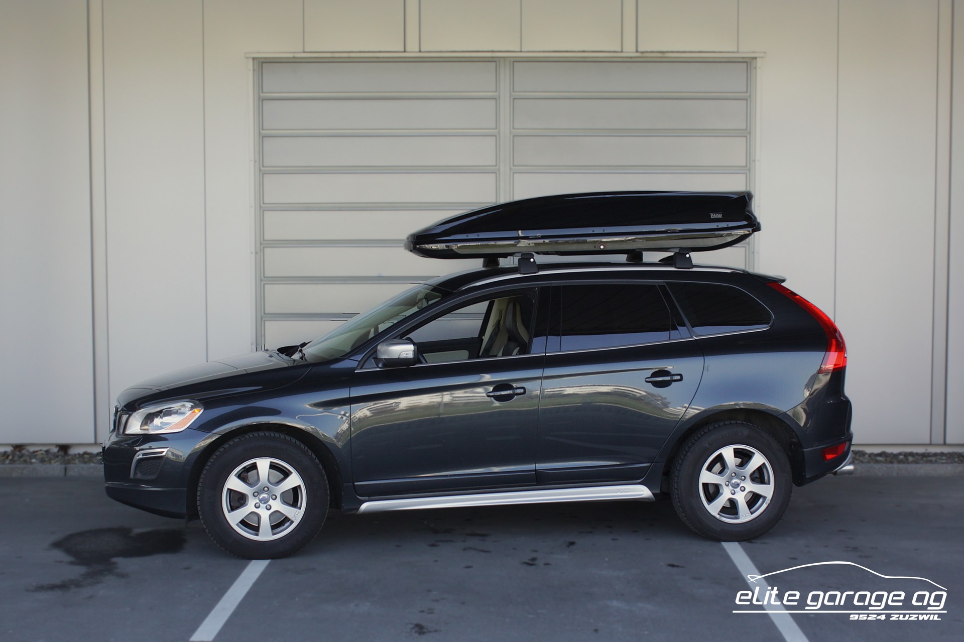 VOLVO XC60 D5 AWD R-Design Geartronic-image-0