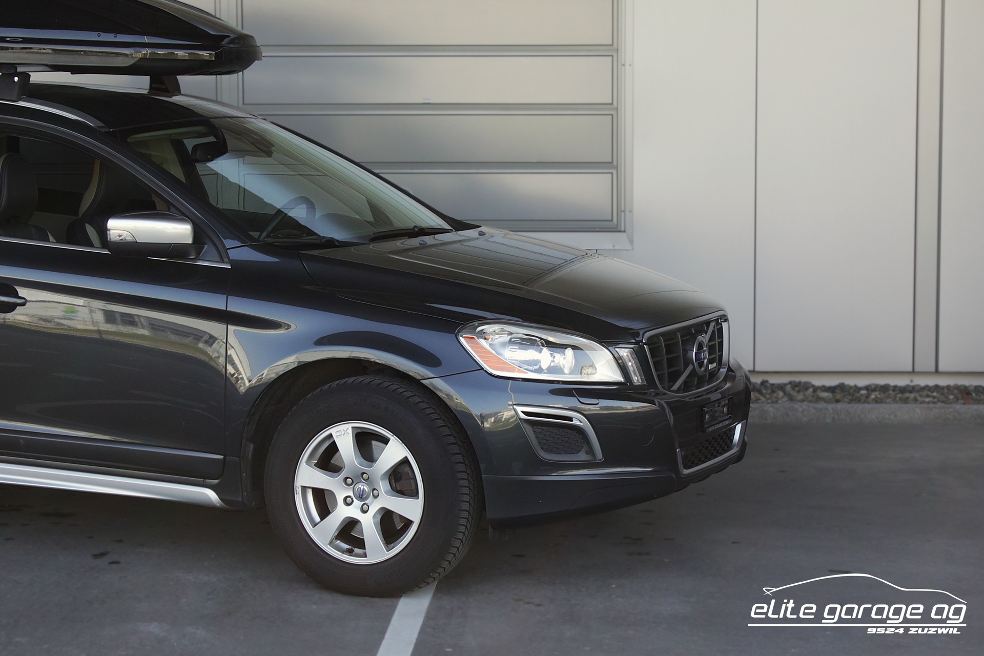 VOLVO XC60 D5 AWD R-Design Geartronic-image-8