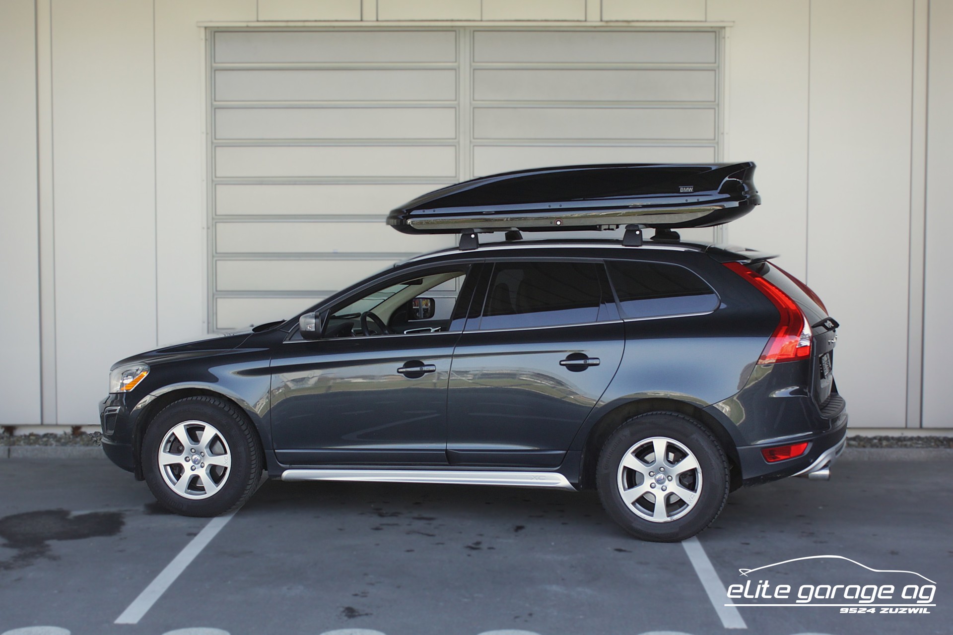 VOLVO XC60 D5 AWD R-Design Geartronic-image-2
