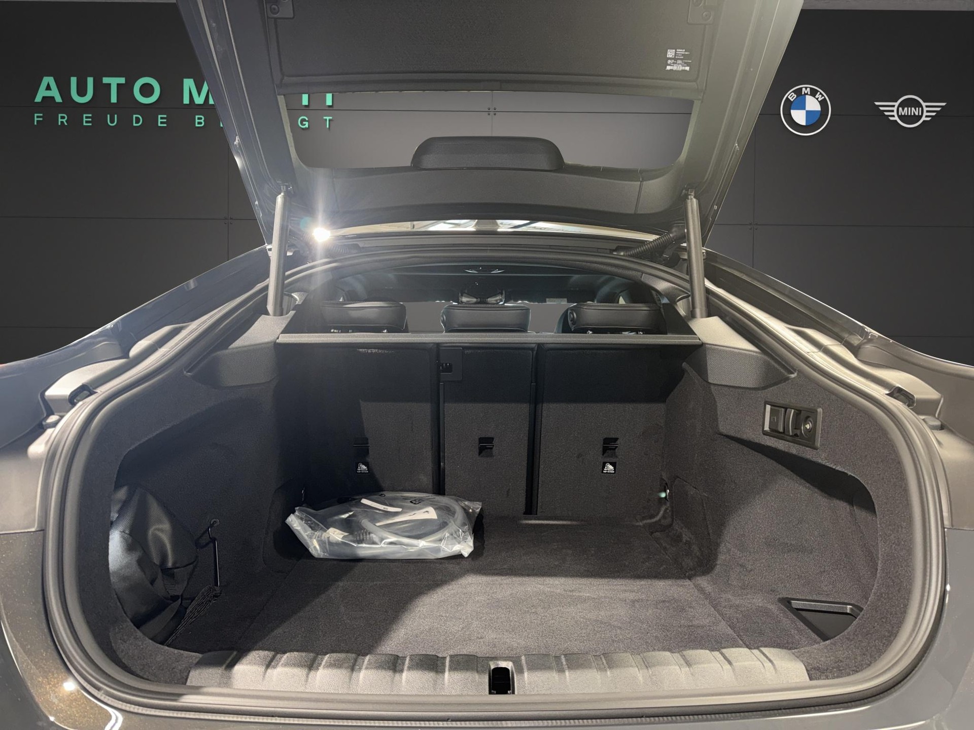 BMW i4 M50-image-15